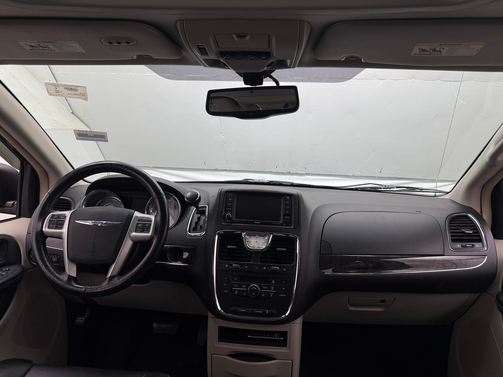 Thumbnail: 2016 Chrysler Town & Country - 2