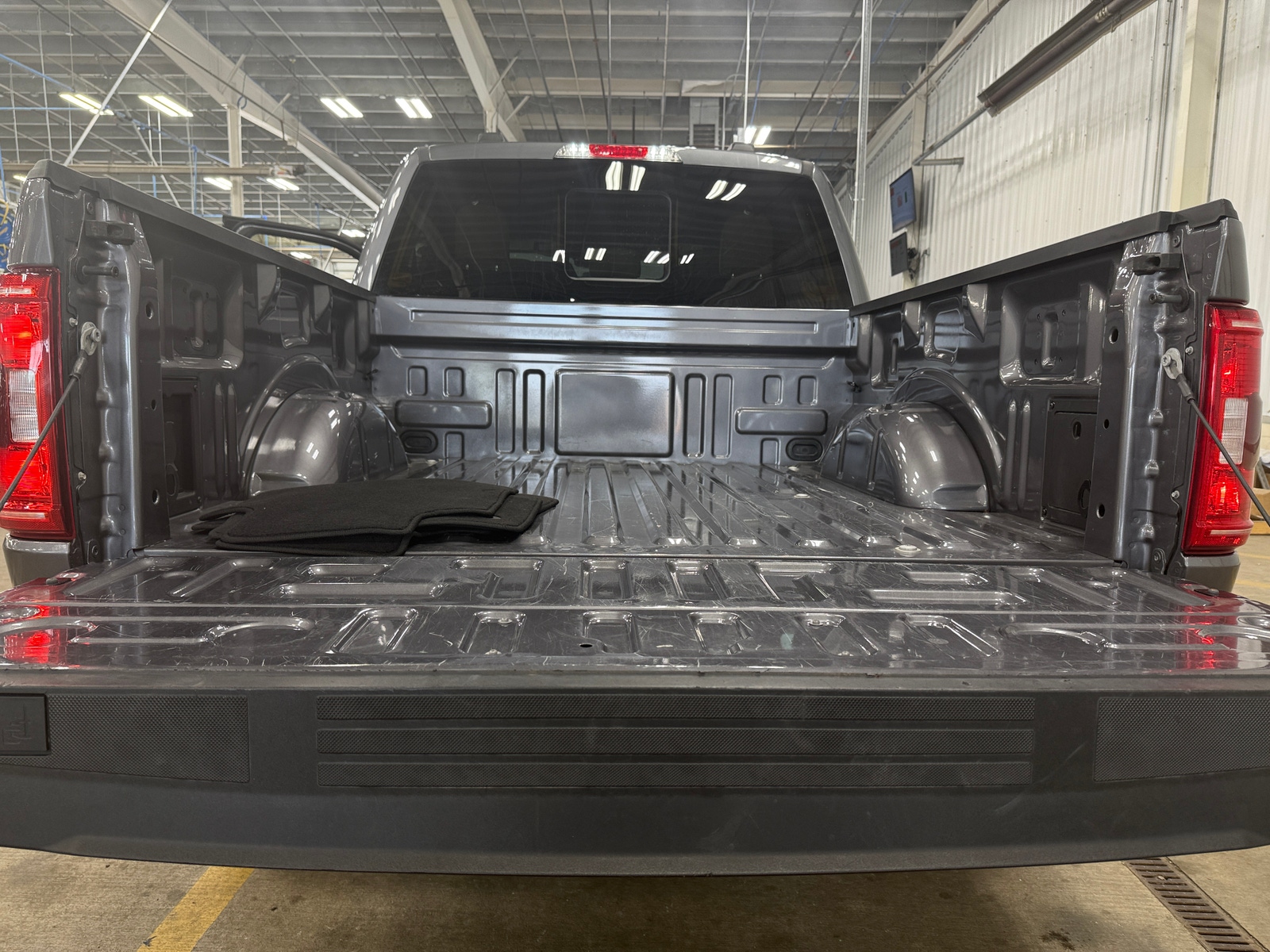 Thumbnail: 2023 Ford Econoline - 7