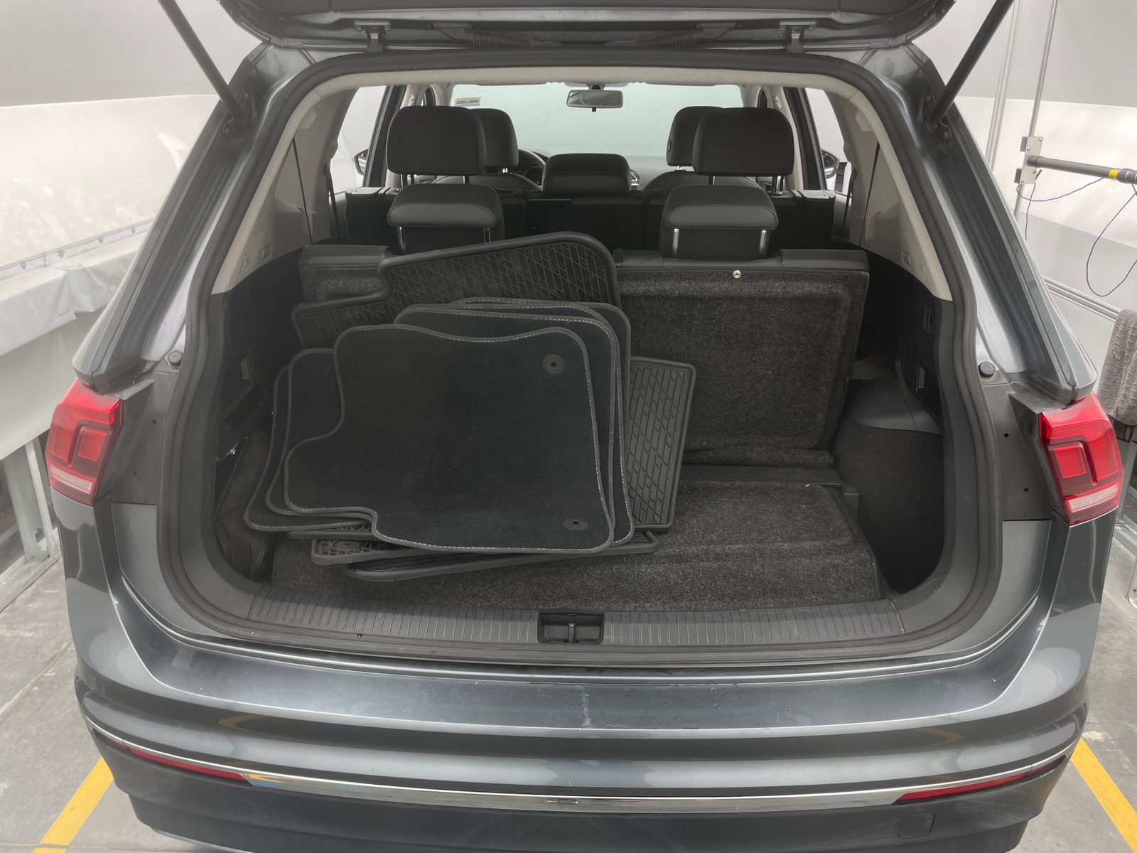 Thumbnail: 2018 Volkswagen Tiguan - 6