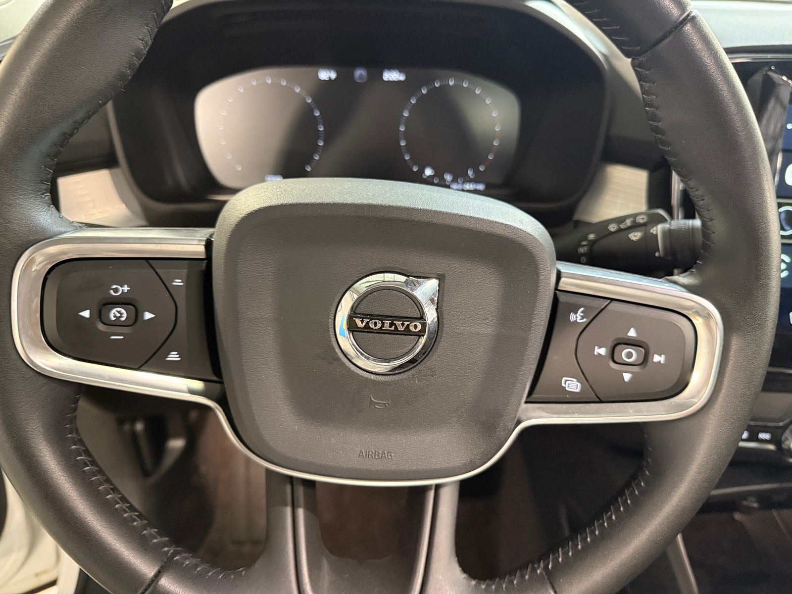 Thumbnail: 2020 Volvo XC40 - 4