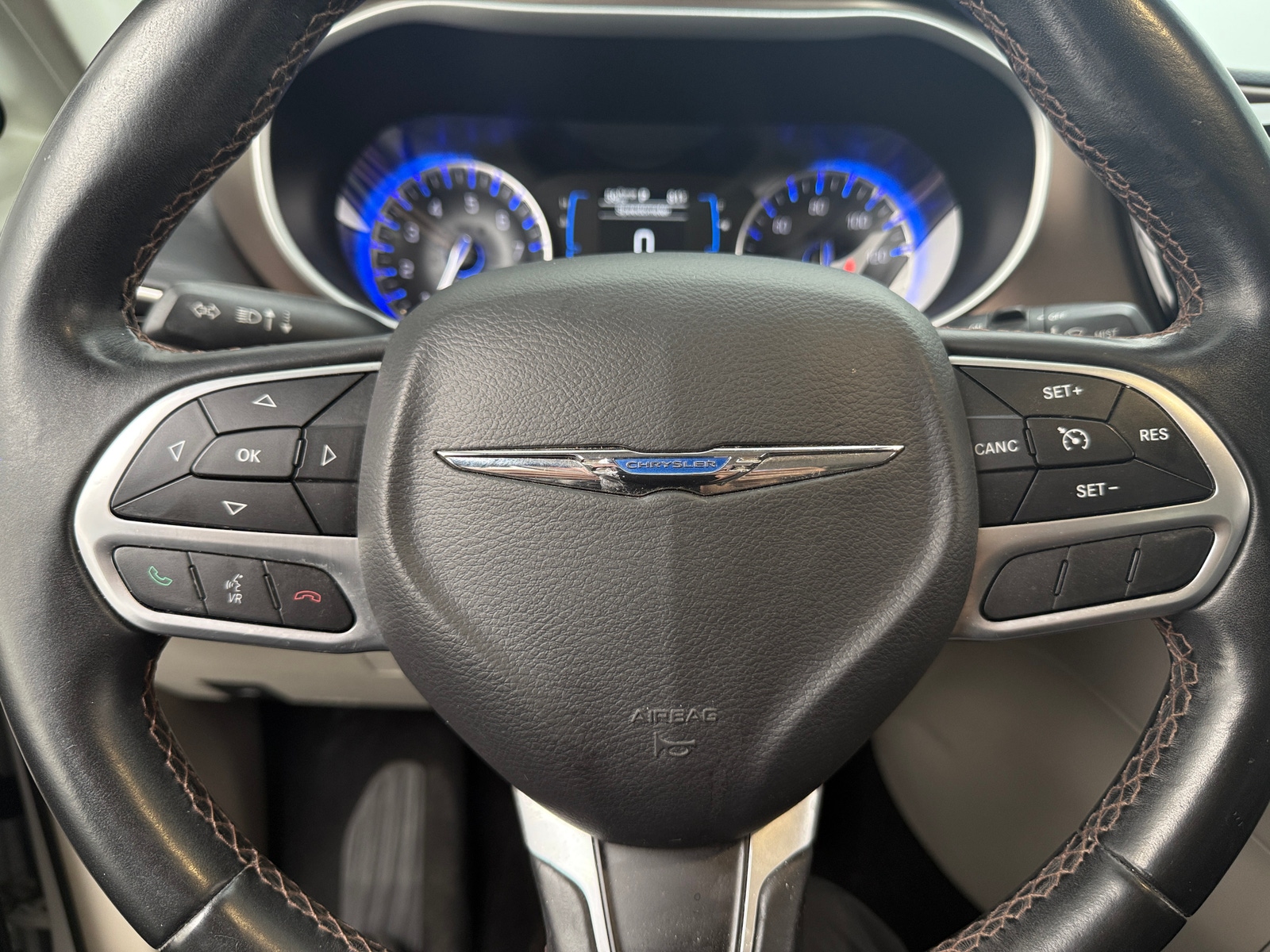 Thumbnail: 2017 Chrysler Pacifica - 4