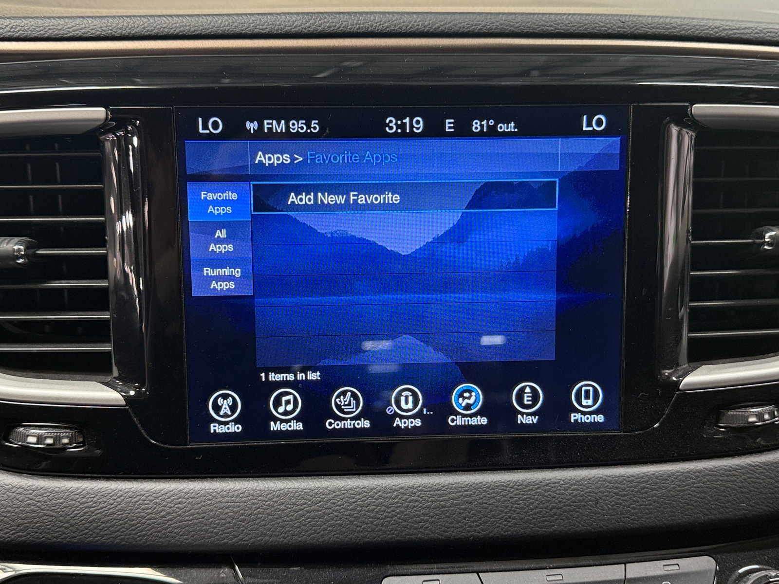 Thumbnail: 2017 Chrysler Pacifica - 3