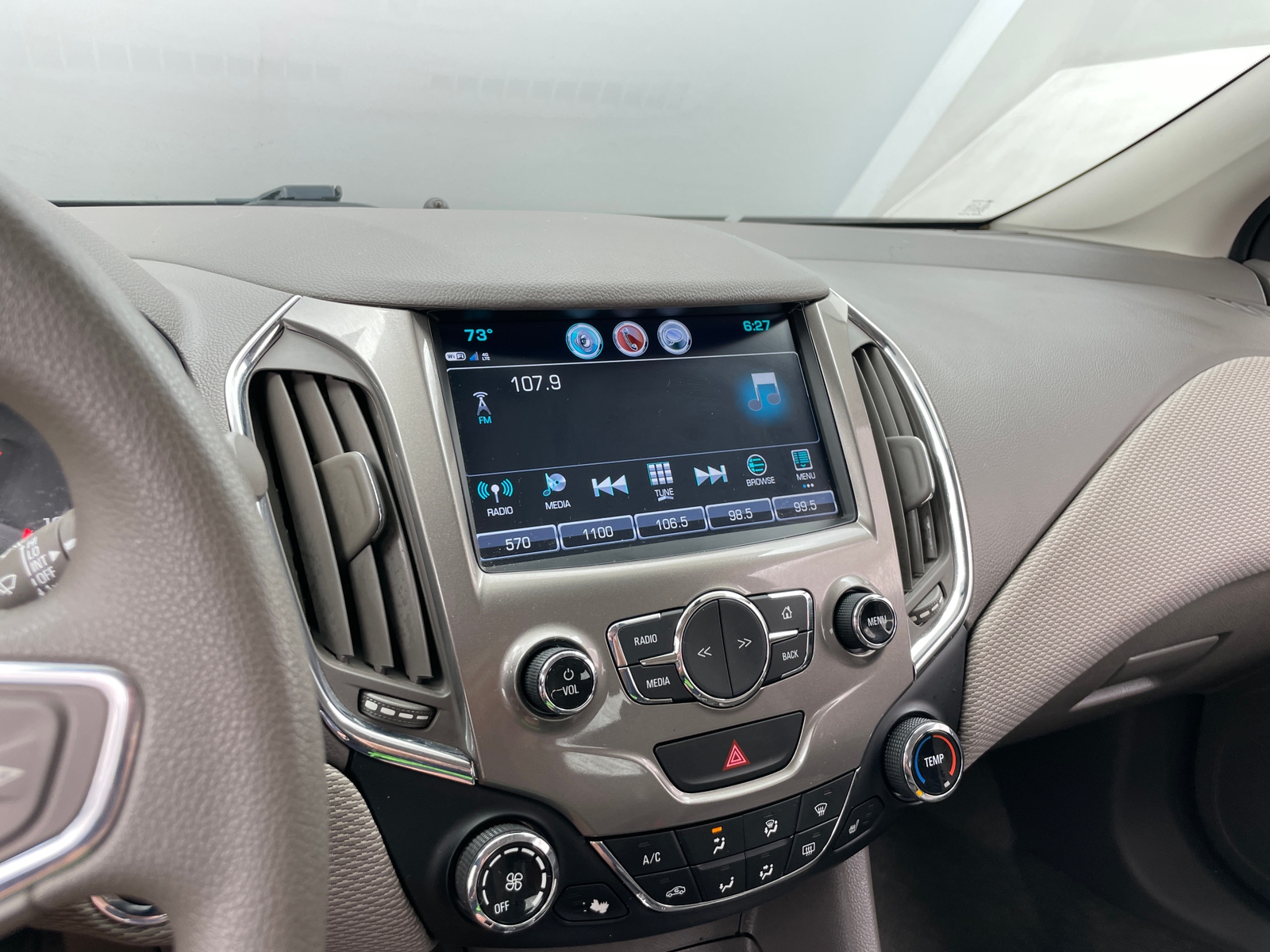 Thumbnail: 2018 Chevrolet Cruze - 4