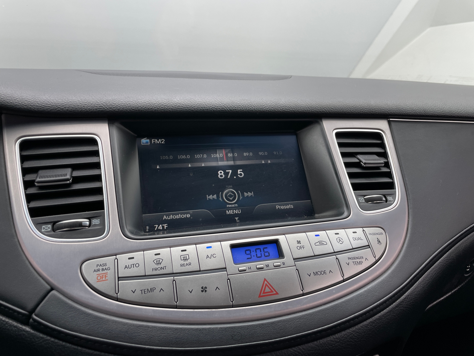 Thumbnail: 2013 Hyundai Genesis - 3