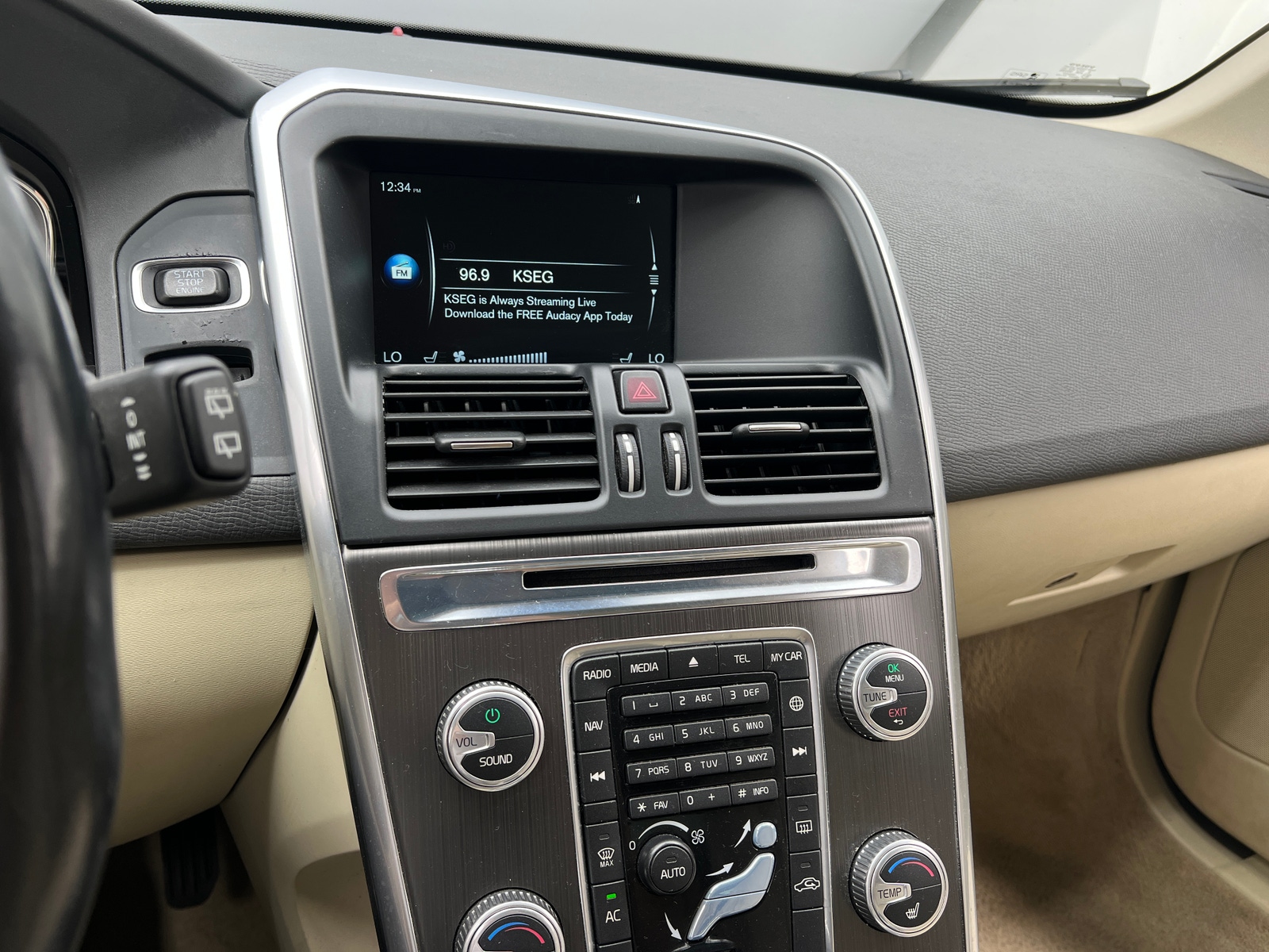 Thumbnail: 2016 Volvo XC60 - 3