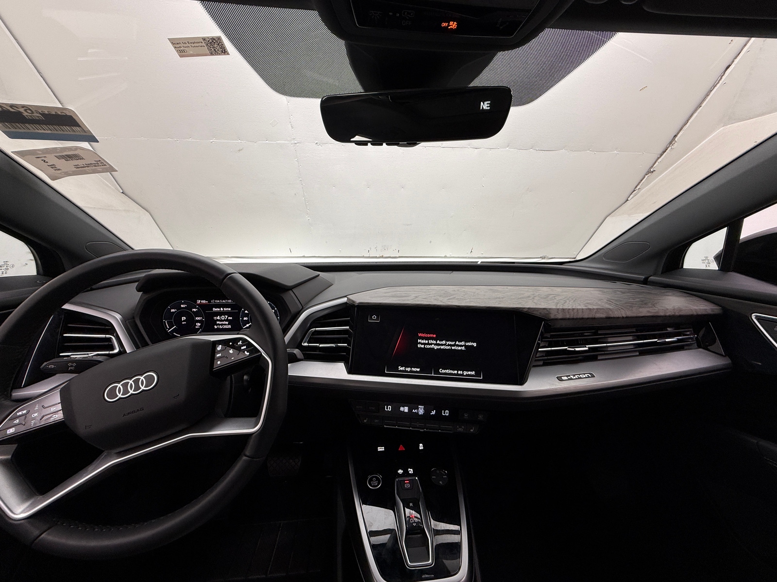 Thumbnail: 2024 Audi Q4 e-tron - 2