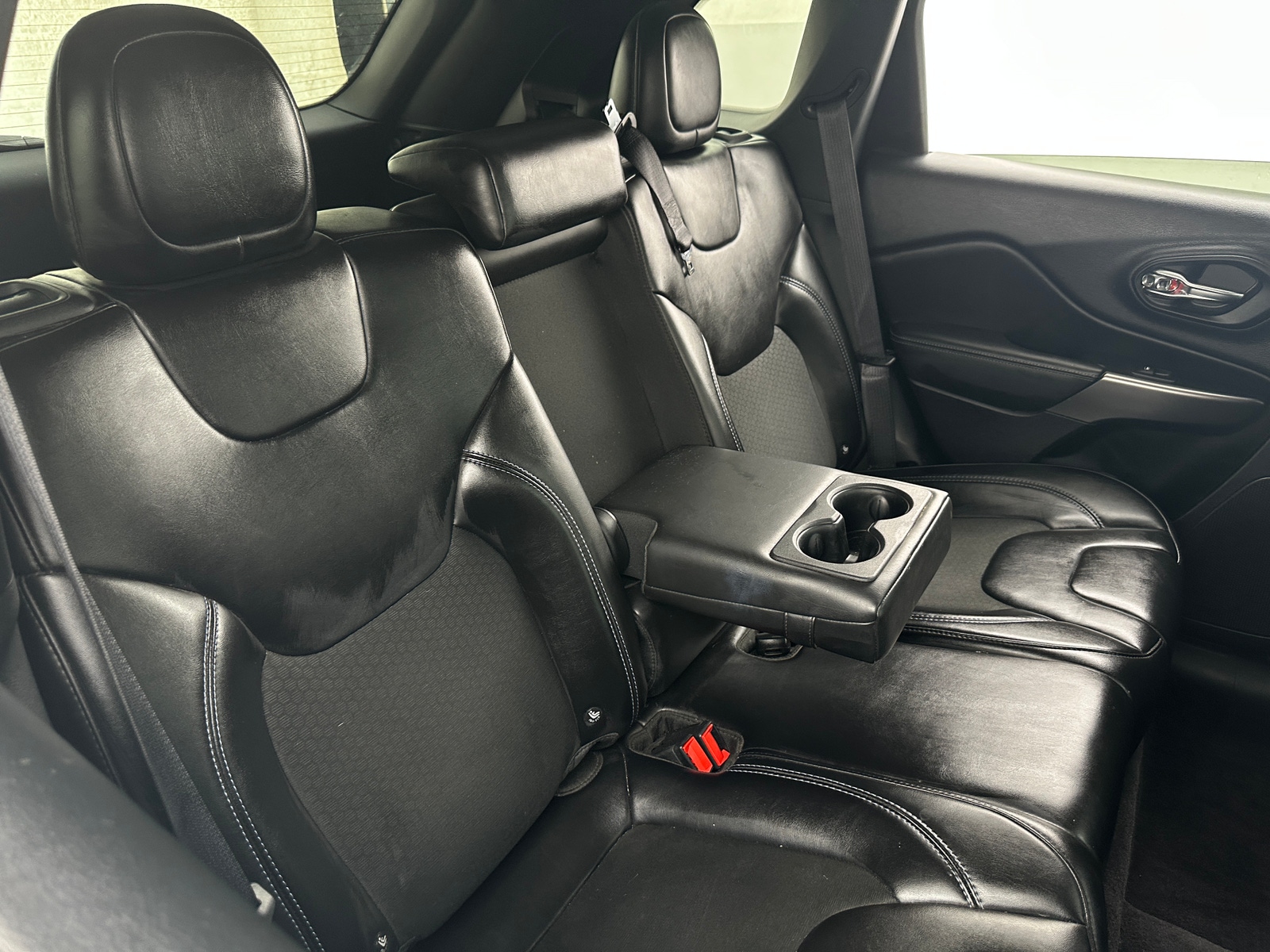 Thumbnail: 2019 Jeep Cherokee - 6