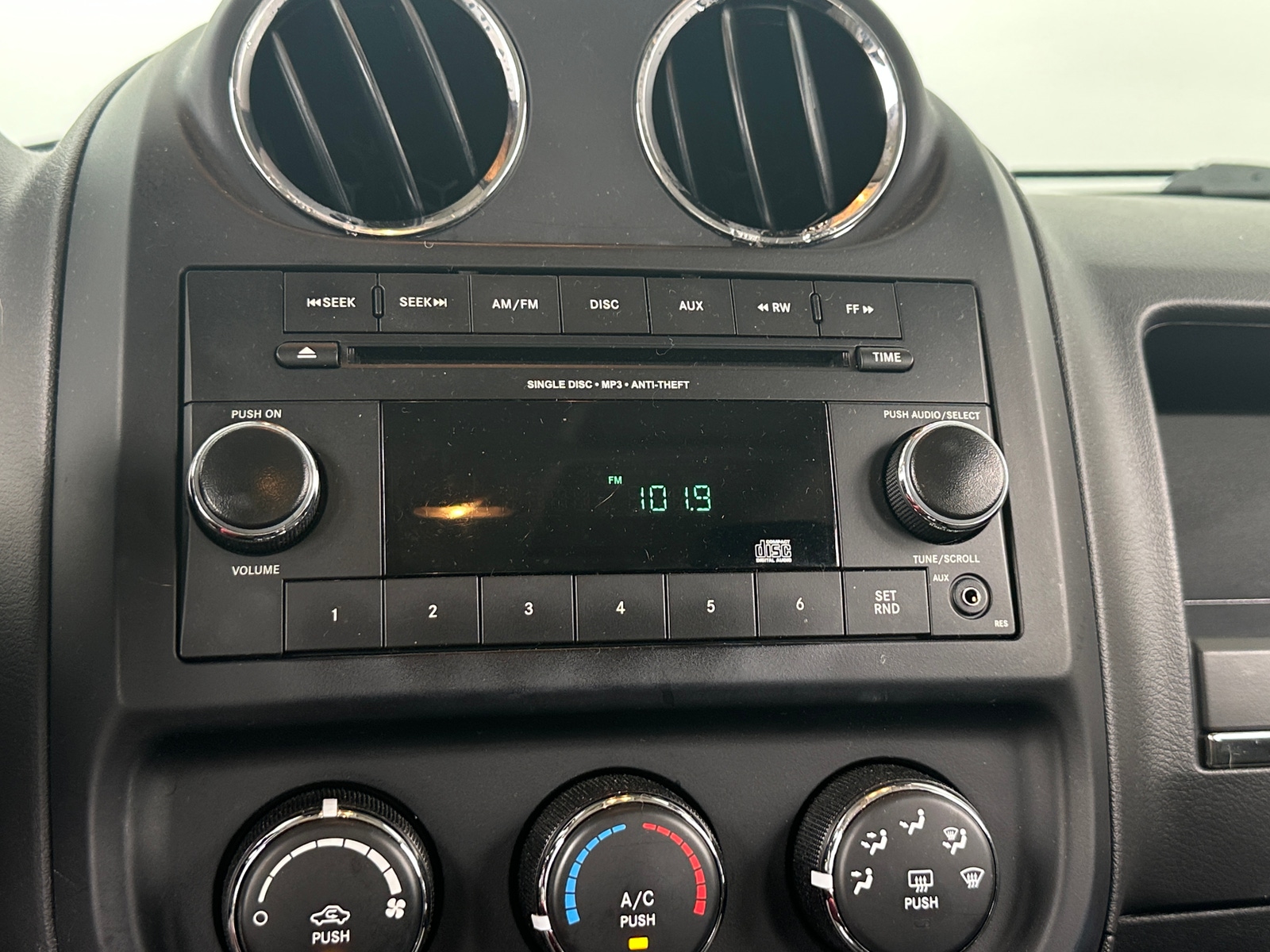 Thumbnail: 2015 Jeep Patriot - 4