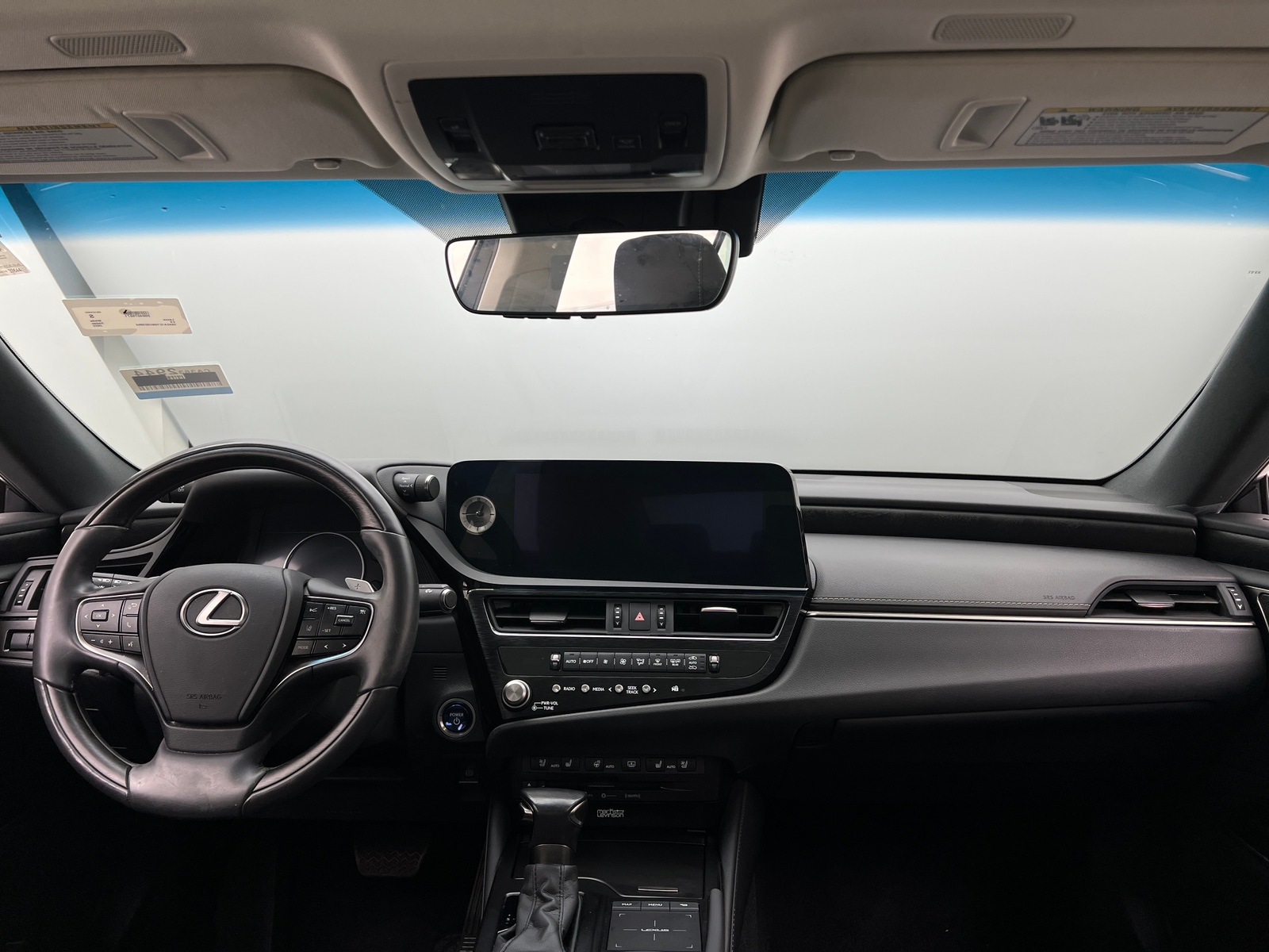 Thumbnail: 2022 Lexus ES - 2