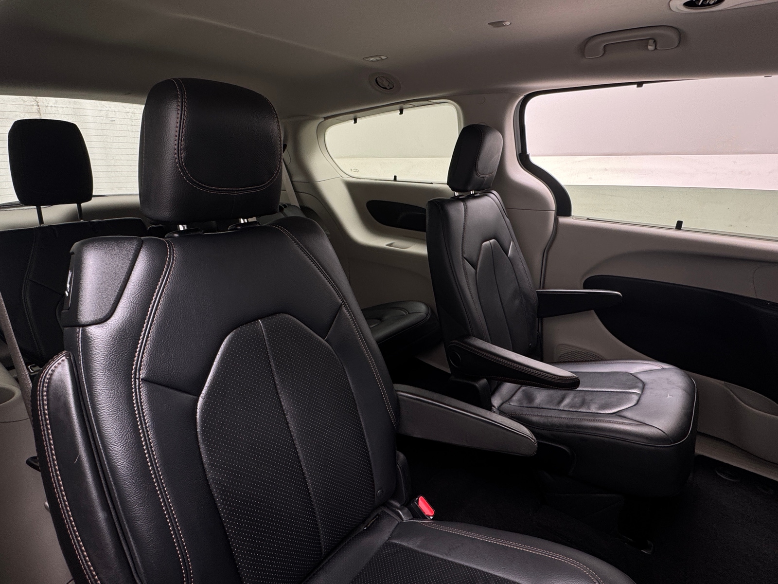 Thumbnail: 2018 Chrysler Pacifica - 5