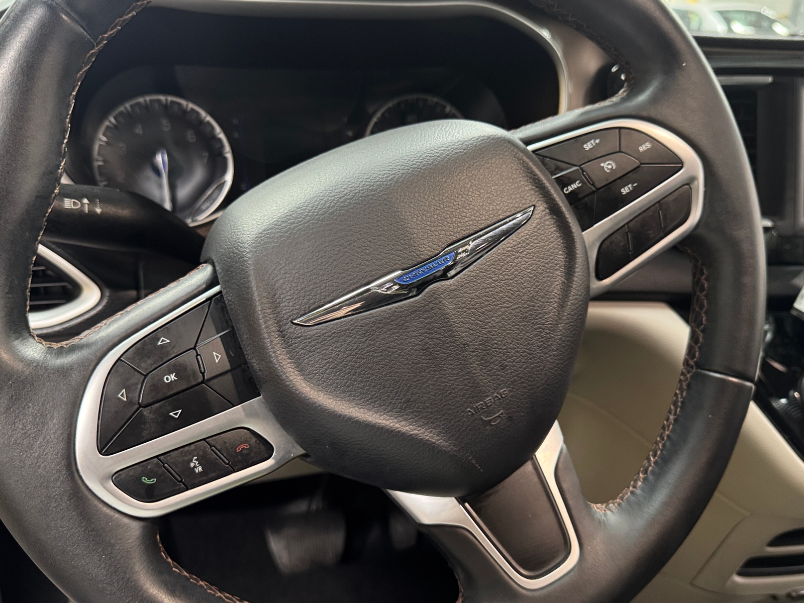 Thumbnail: 2018 Chrysler Pacifica - 4