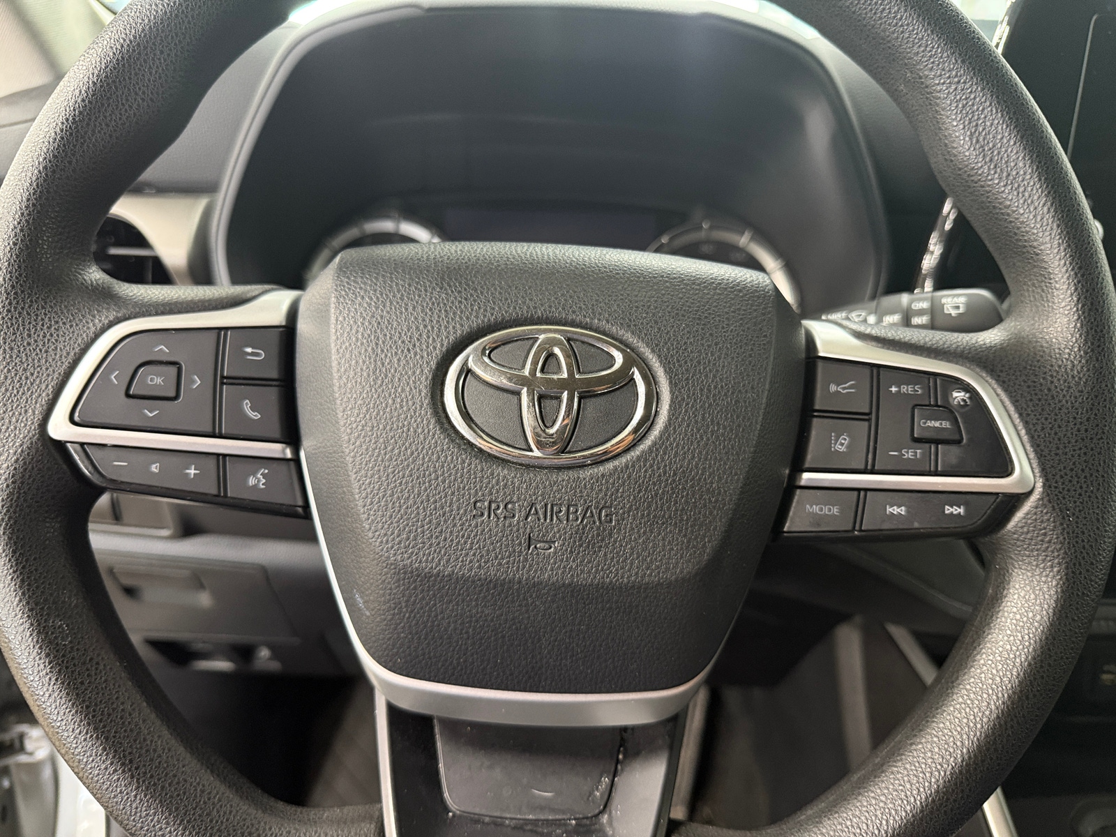 Thumbnail: 2023 Toyota Highlander - 5