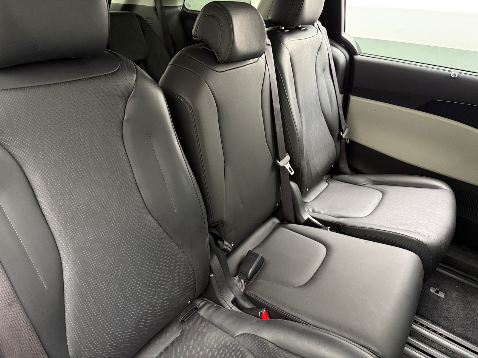 Thumbnail: 2023 Kia Carnival - 5