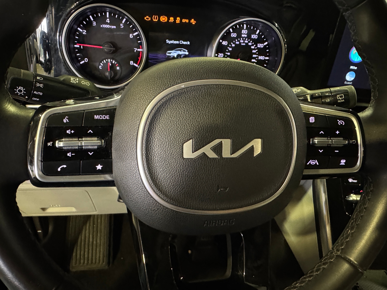 Thumbnail: 2023 Kia Carnival - 4