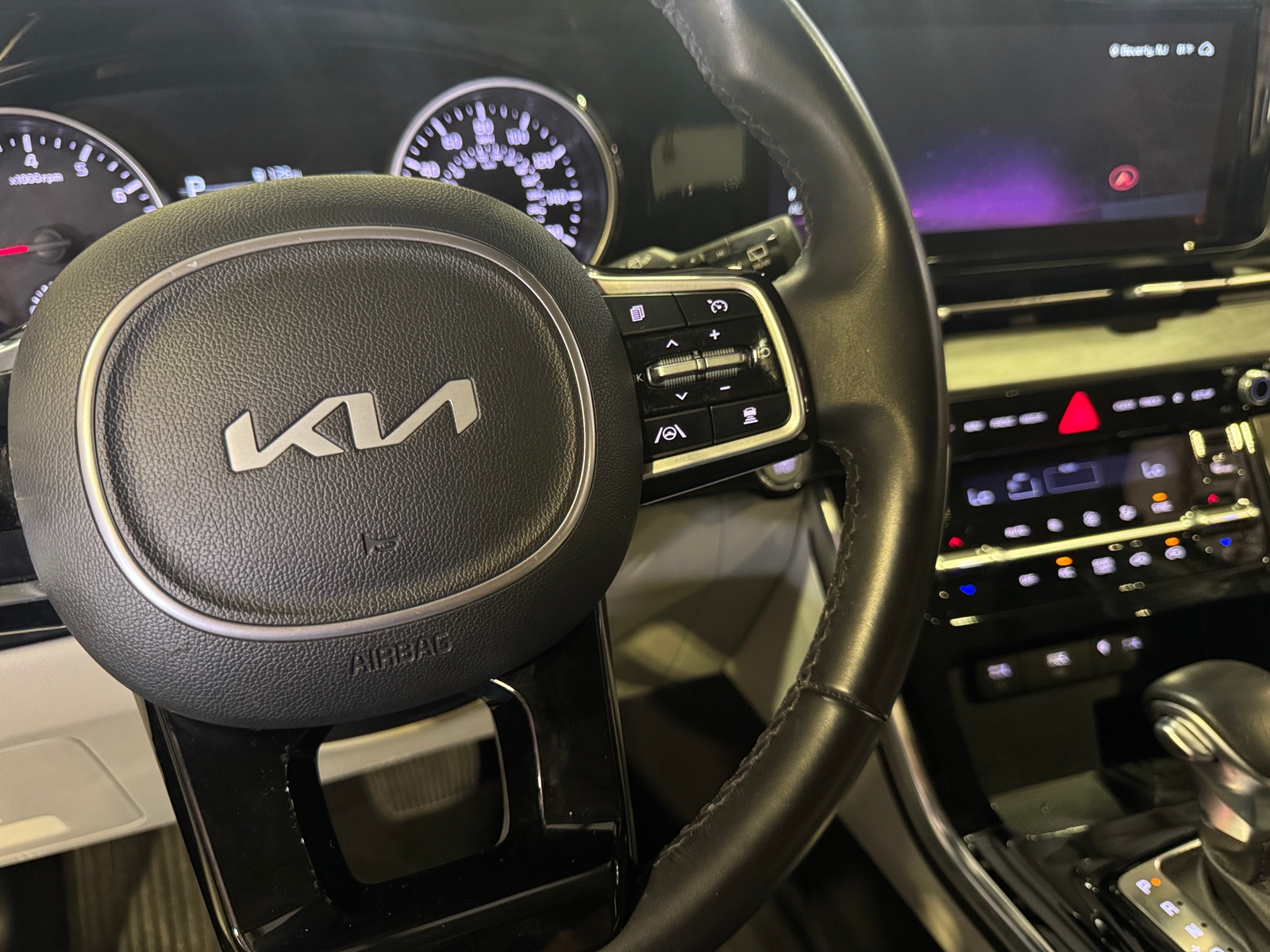 Thumbnail: 2023 Kia Carnival - 3