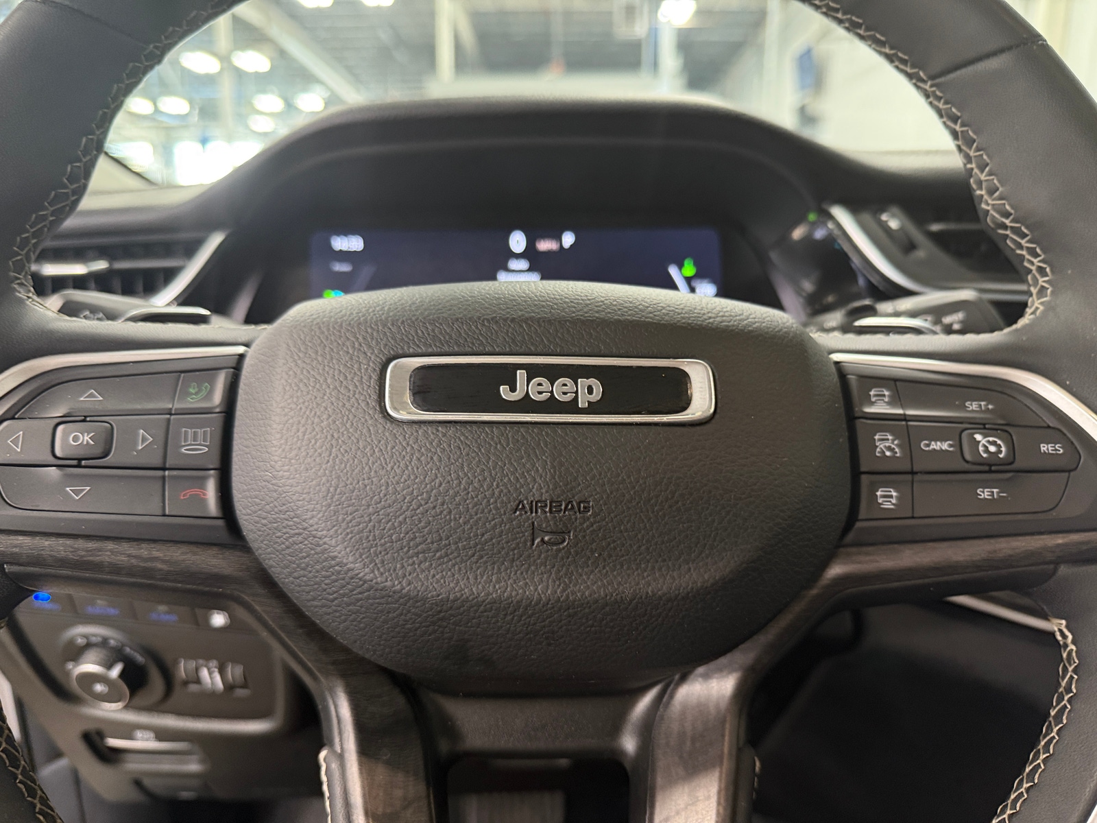 Thumbnail: 2023 Jeep Grand Cherokee - 4