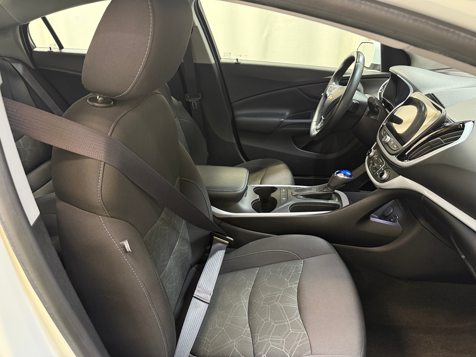 Thumbnail: 2017 Chevrolet Volt - 2