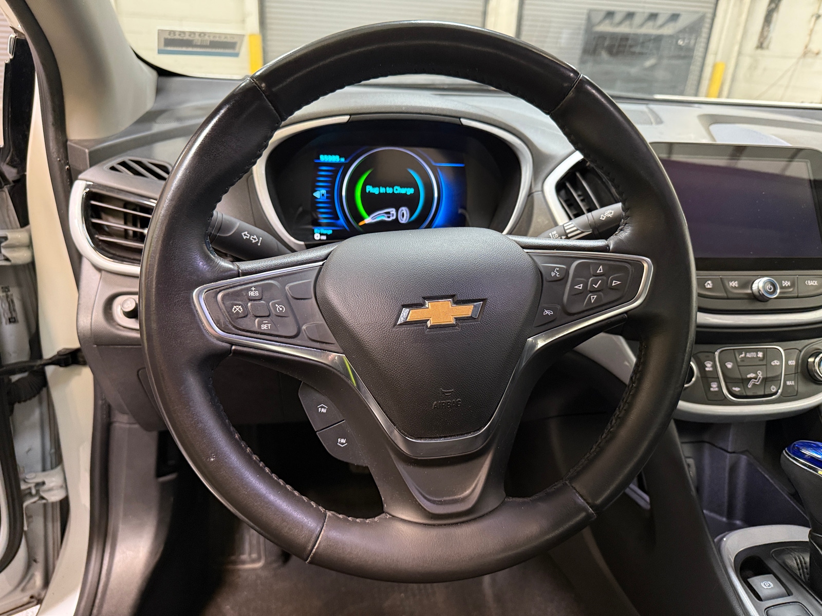 Thumbnail: 2017 Chevrolet Volt - 5