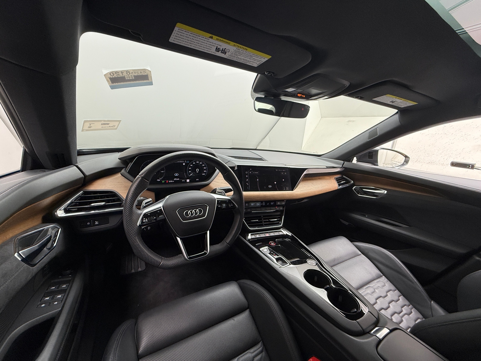 Thumbnail: 2023 Audi e-tron GT - 2