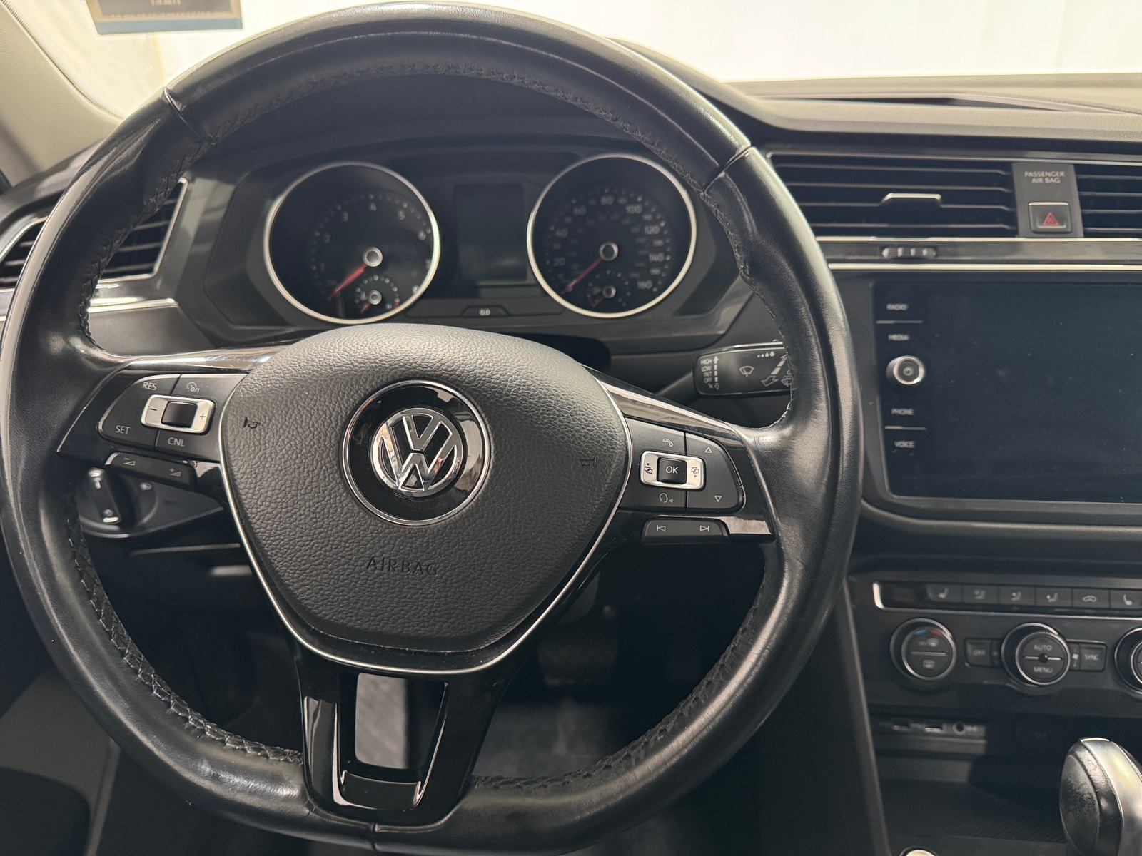 Thumbnail: 2018 Volkswagen Tiguan - 4