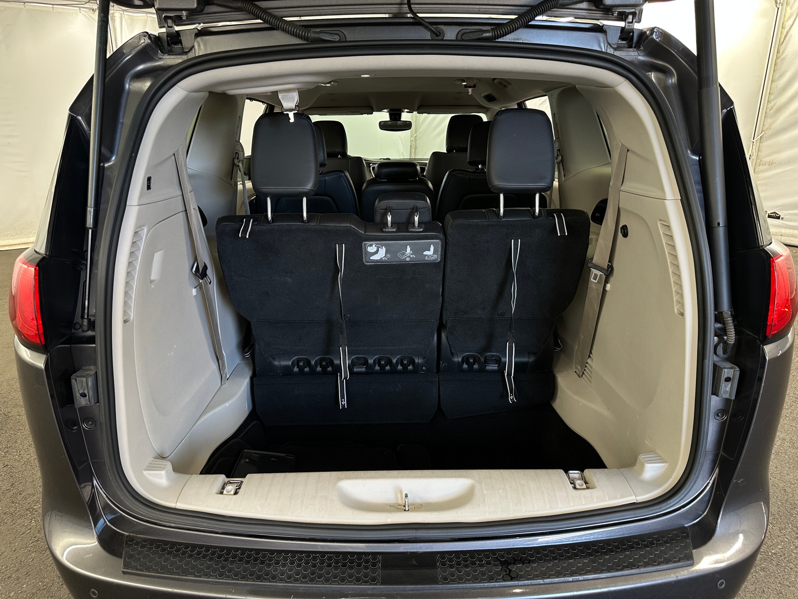 Thumbnail: 2018 Chrysler Pacifica - 6