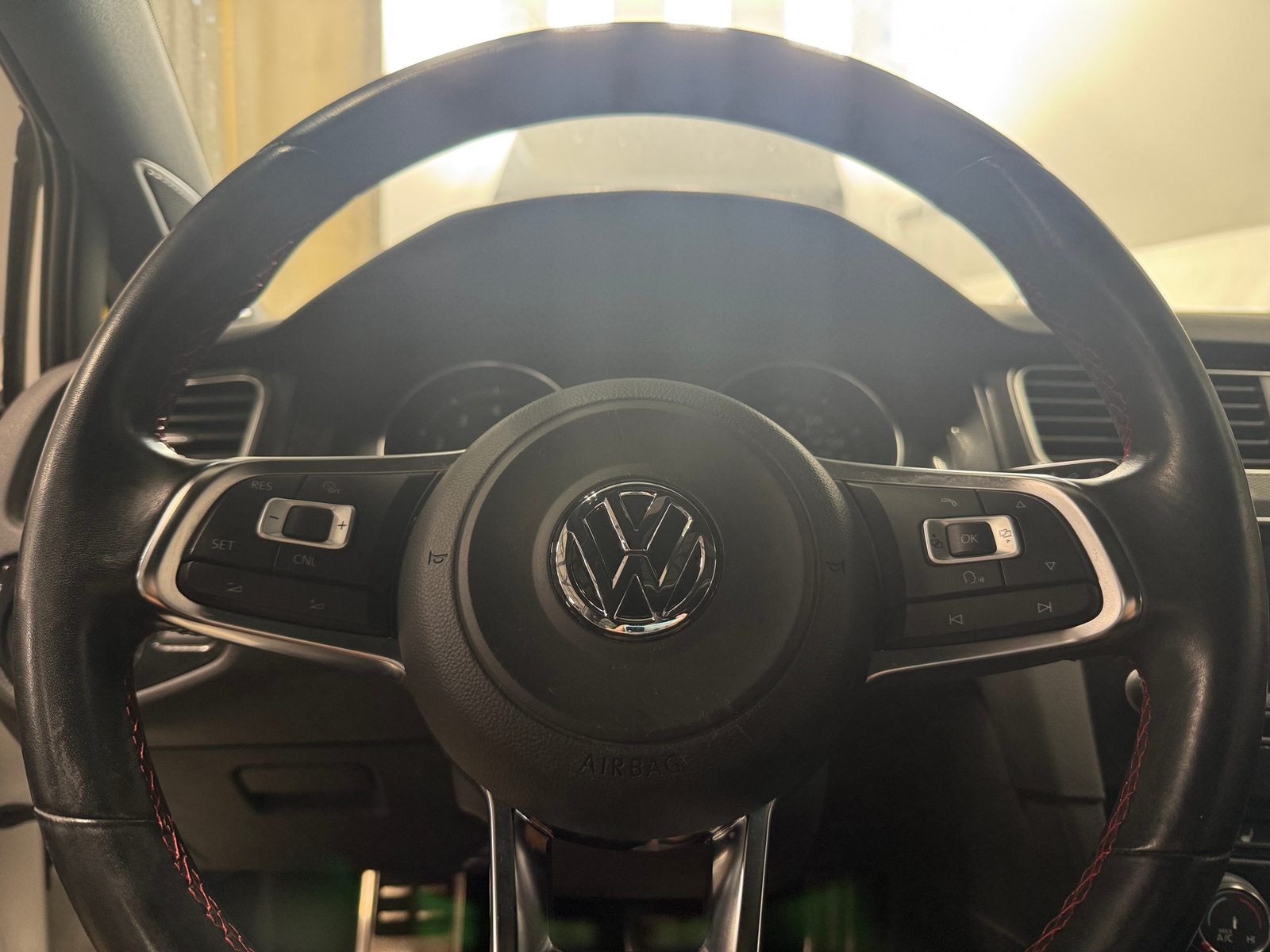 Thumbnail: 2015 Volkswagen Golf - 4