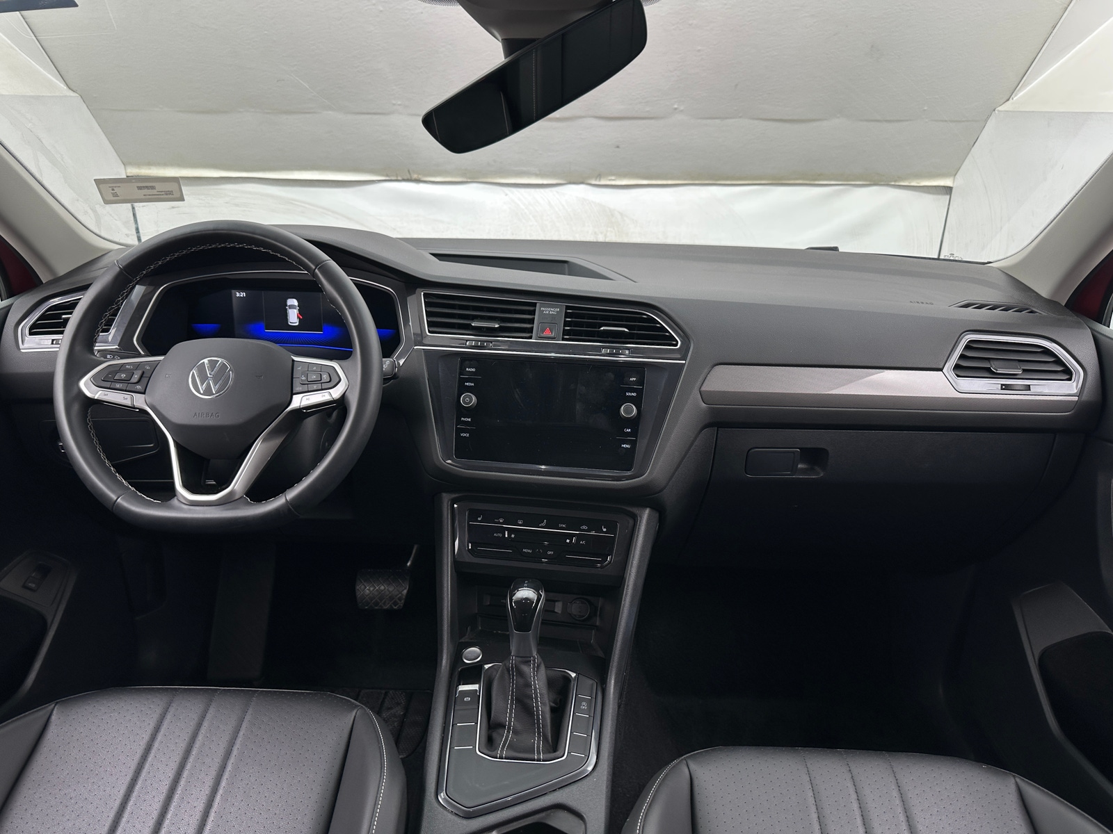 Thumbnail: 2022 Volkswagen Tiguan - 2