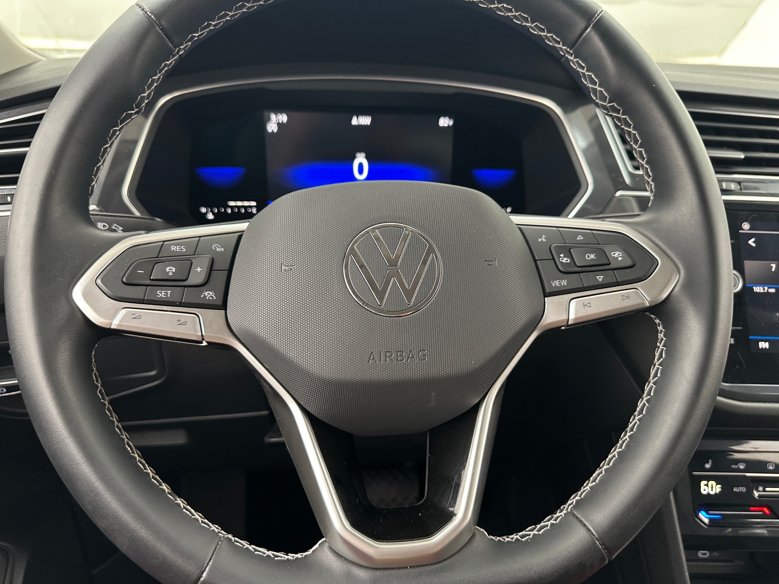 Thumbnail: 2022 Volkswagen Tiguan - 4