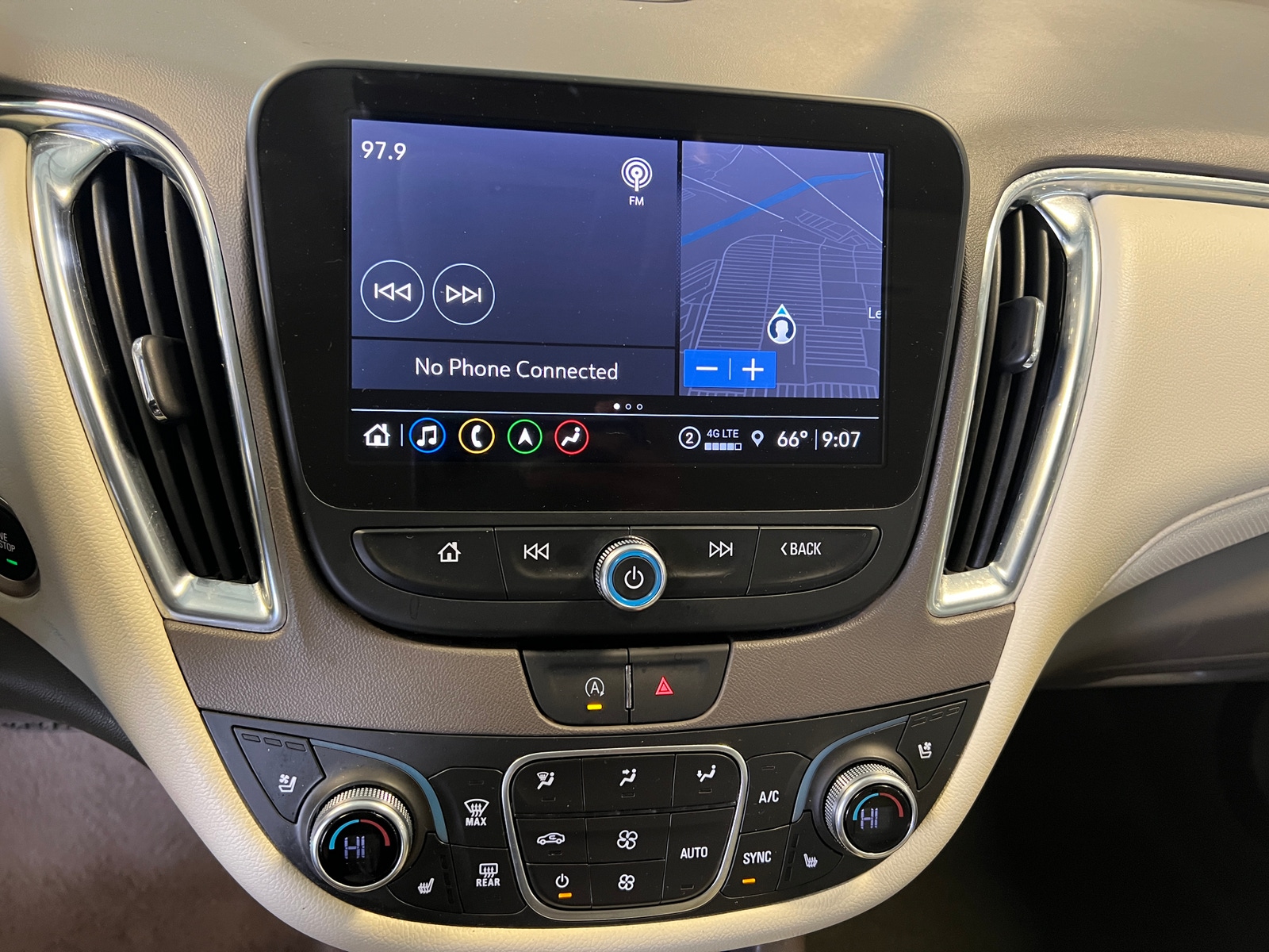 Thumbnail: 2024 Chevrolet Malibu - 3
