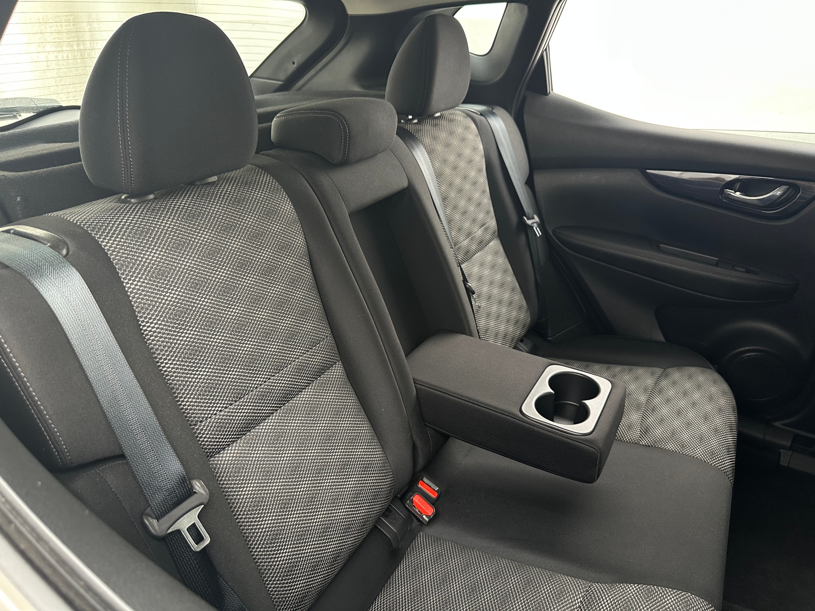 Thumbnail: 2020 Nissan Rogue Sport - 6