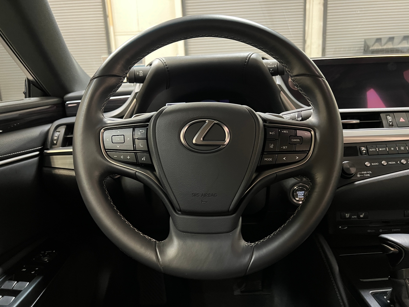 Thumbnail: 2020 Lexus ES - 4