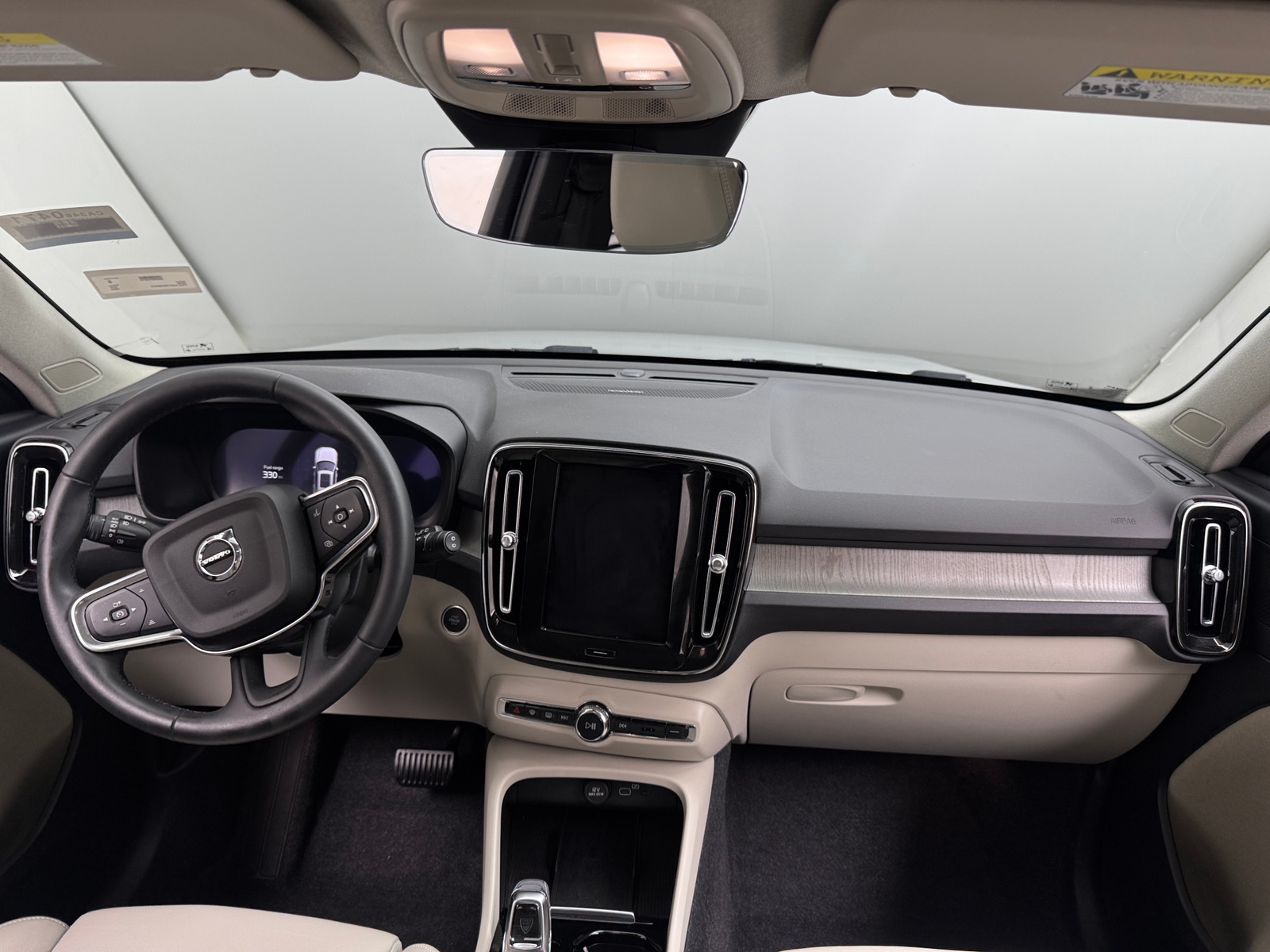 Thumbnail: 2025 Volvo XC40 - 3