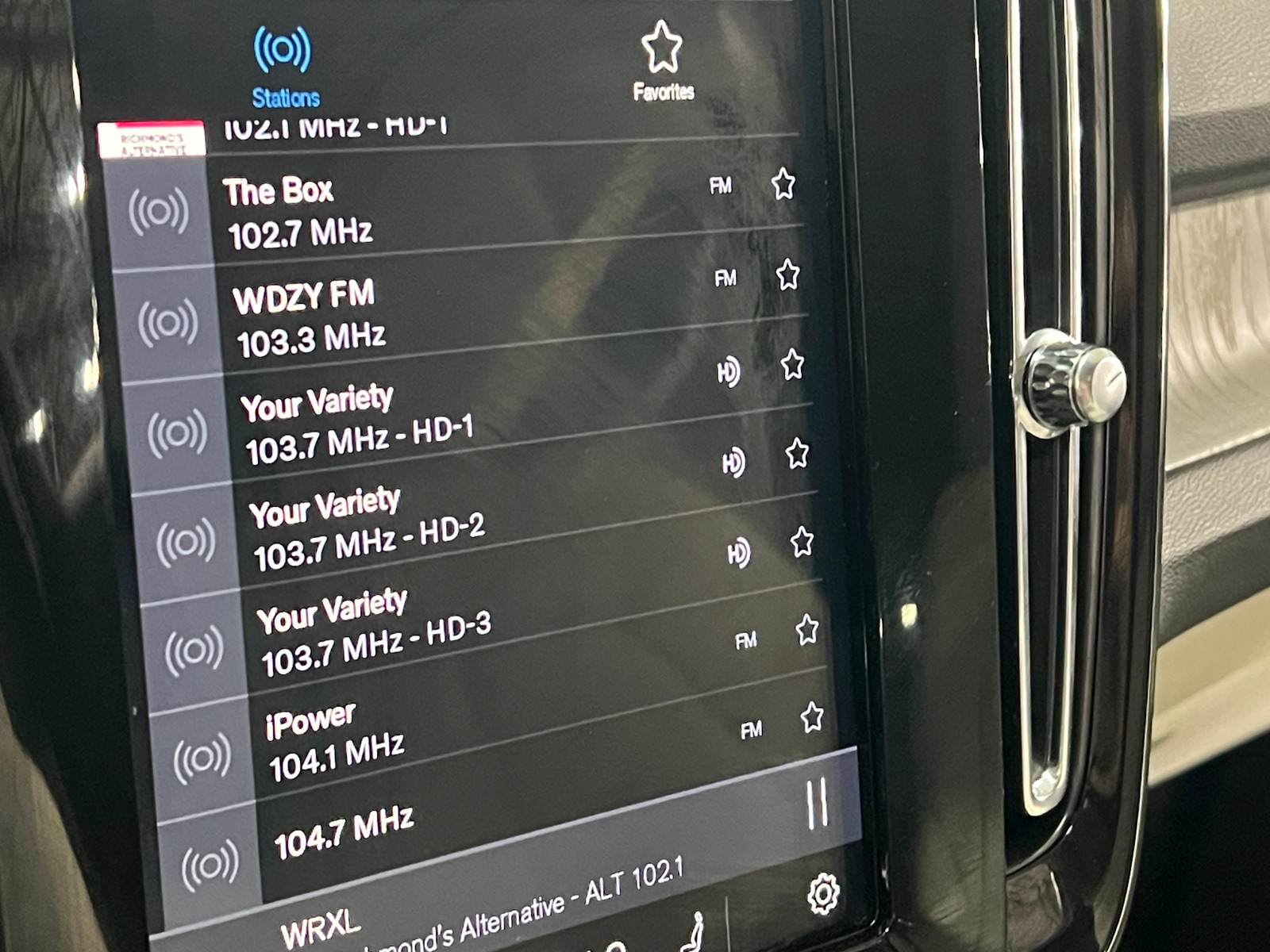 Thumbnail: 2025 Volvo XC40 - 4