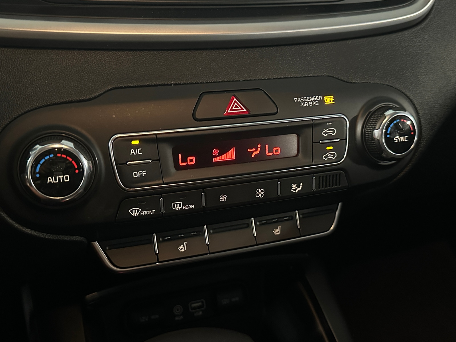 Thumbnail: 2019 Kia Sorento - 4