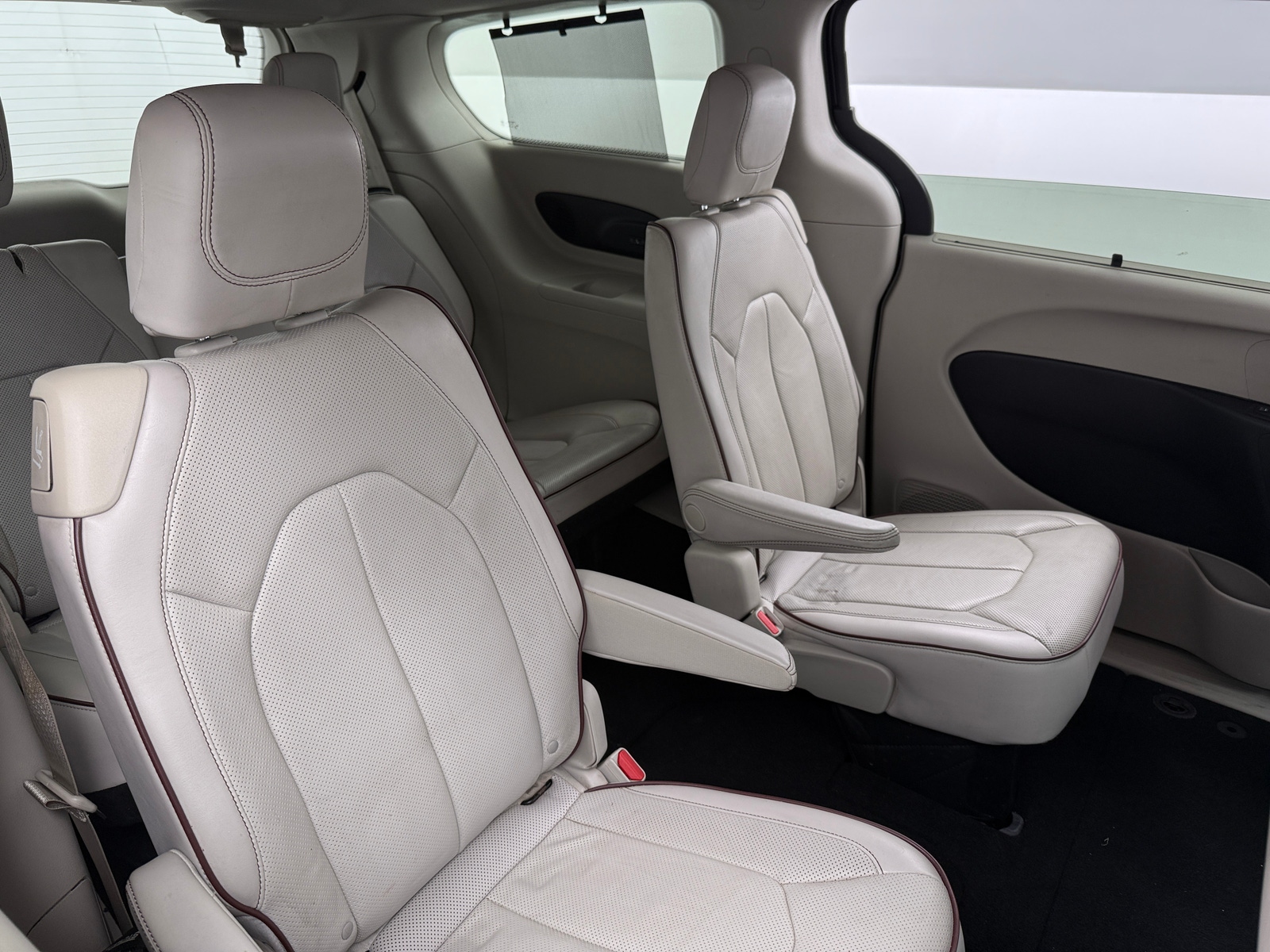 Thumbnail: 2017 Chrysler Pacifica - 5