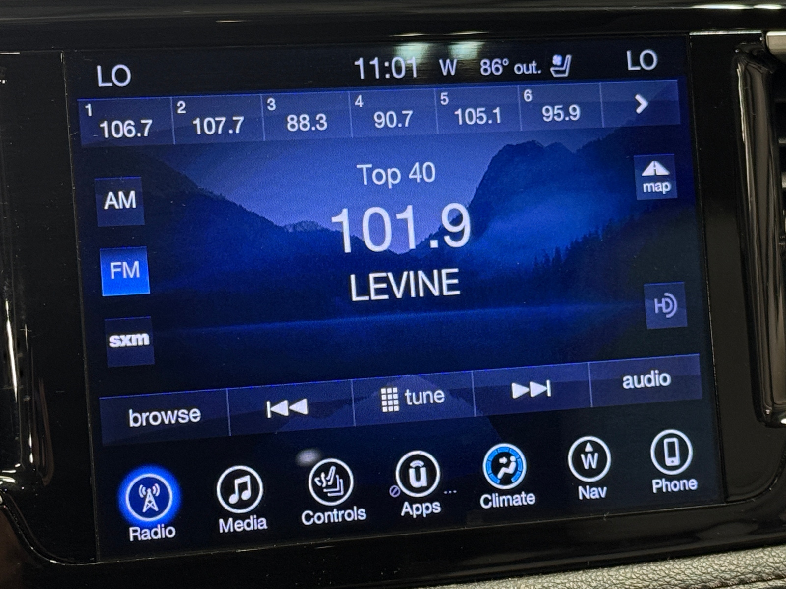 Thumbnail: 2017 Chrysler Pacifica - 3