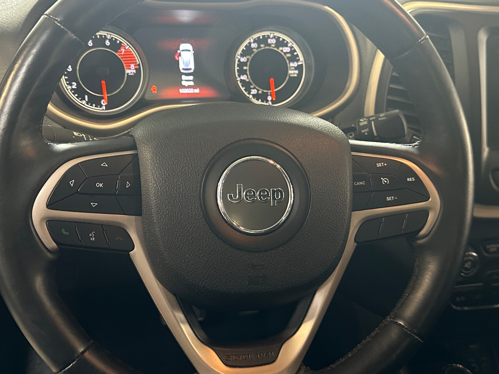 Thumbnail: 2018 Jeep Cherokee - 3