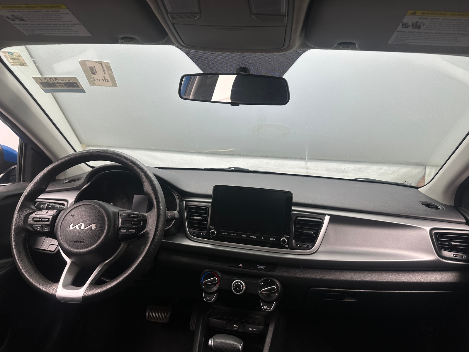 Thumbnail: 2022 Kia Rio - 3