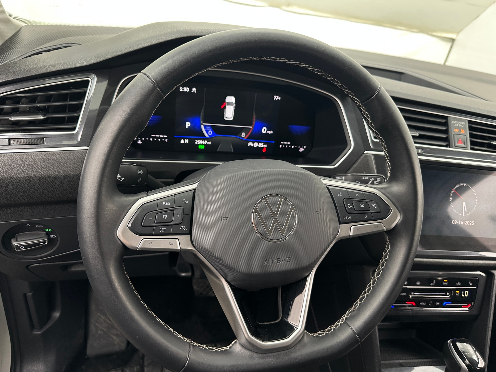 Thumbnail: 2024 Volkswagen Tiguan - 4