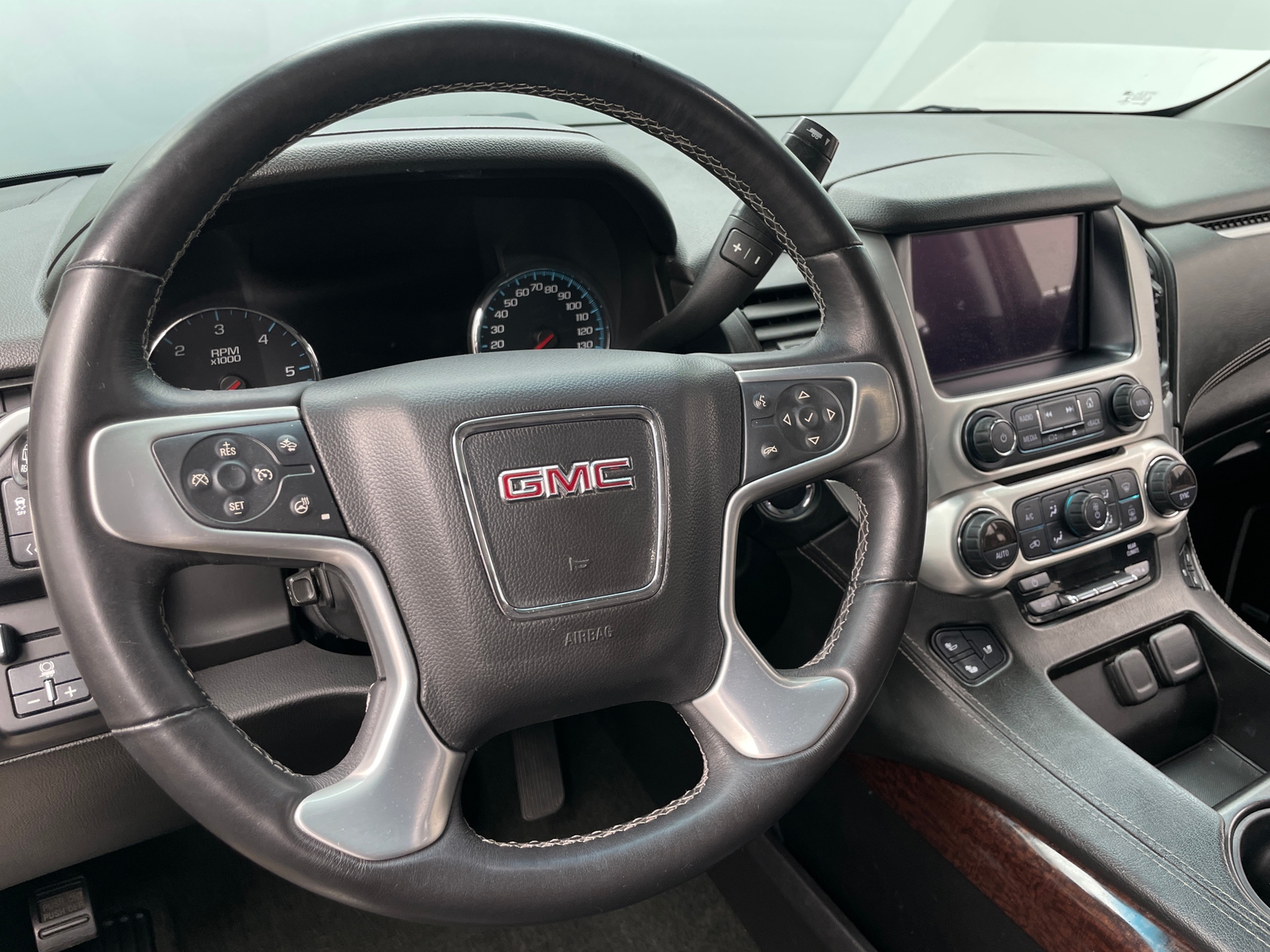 Thumbnail: 2017 GMC Yukon XL - 4