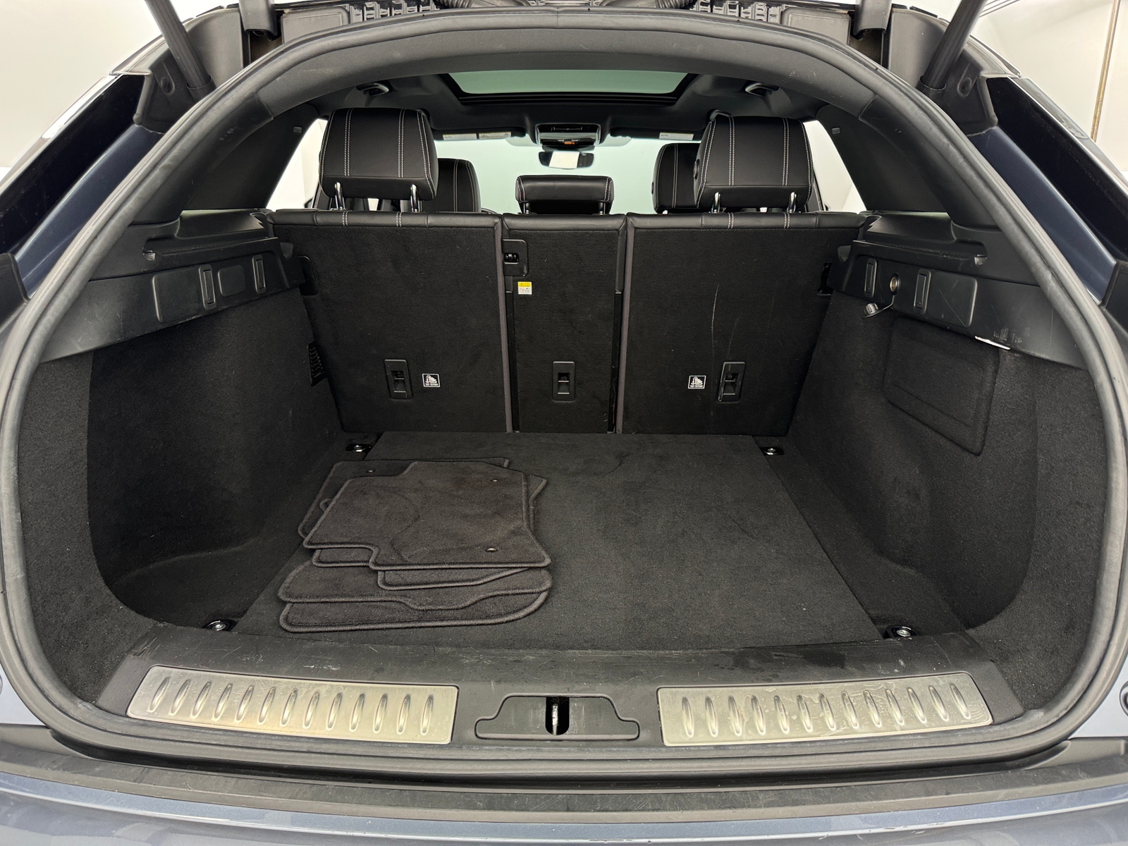Thumbnail: 2020 Land Rover Range Rover Velar - 6