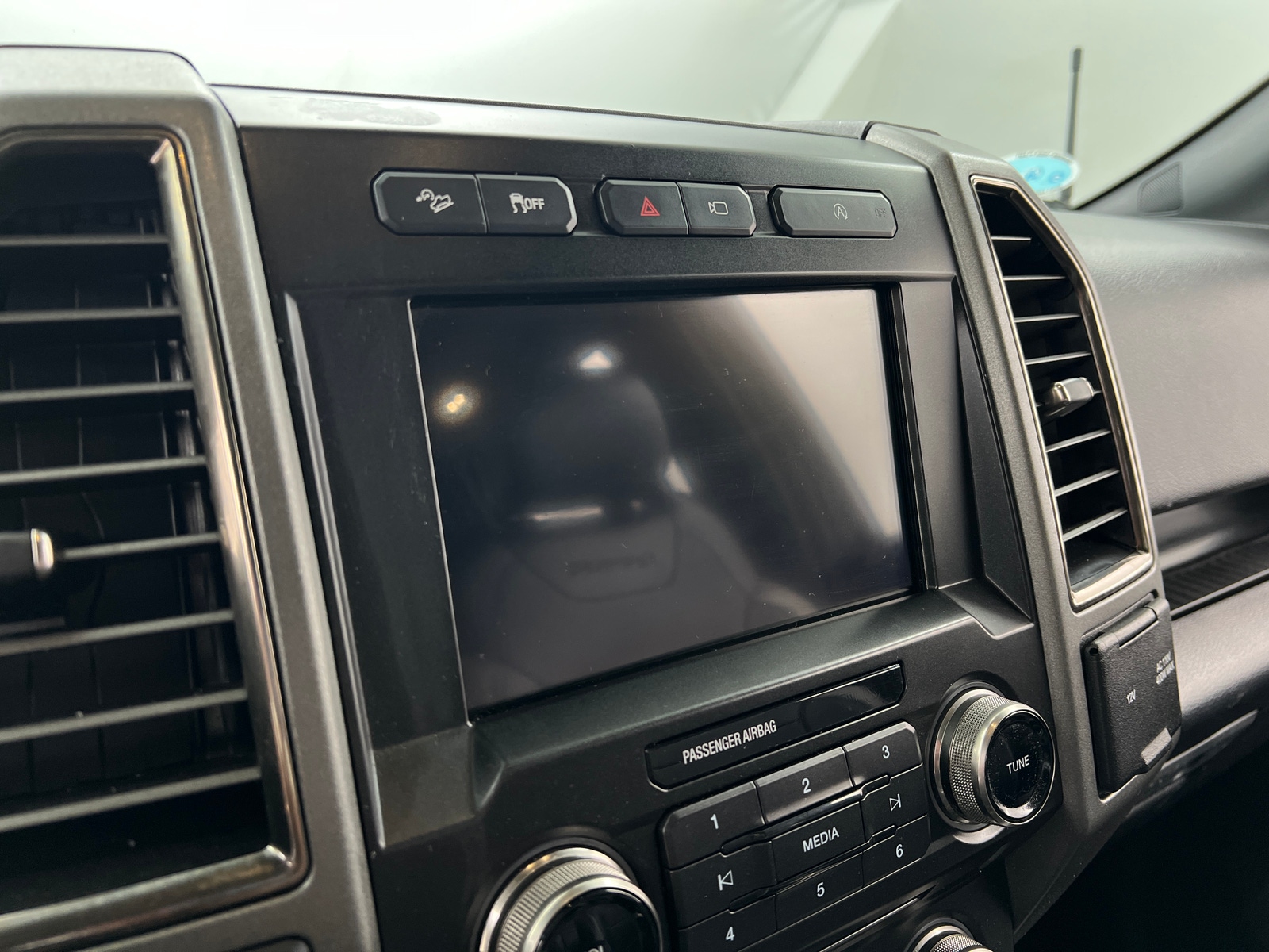 Thumbnail: 2018 Ford Econoline - 3