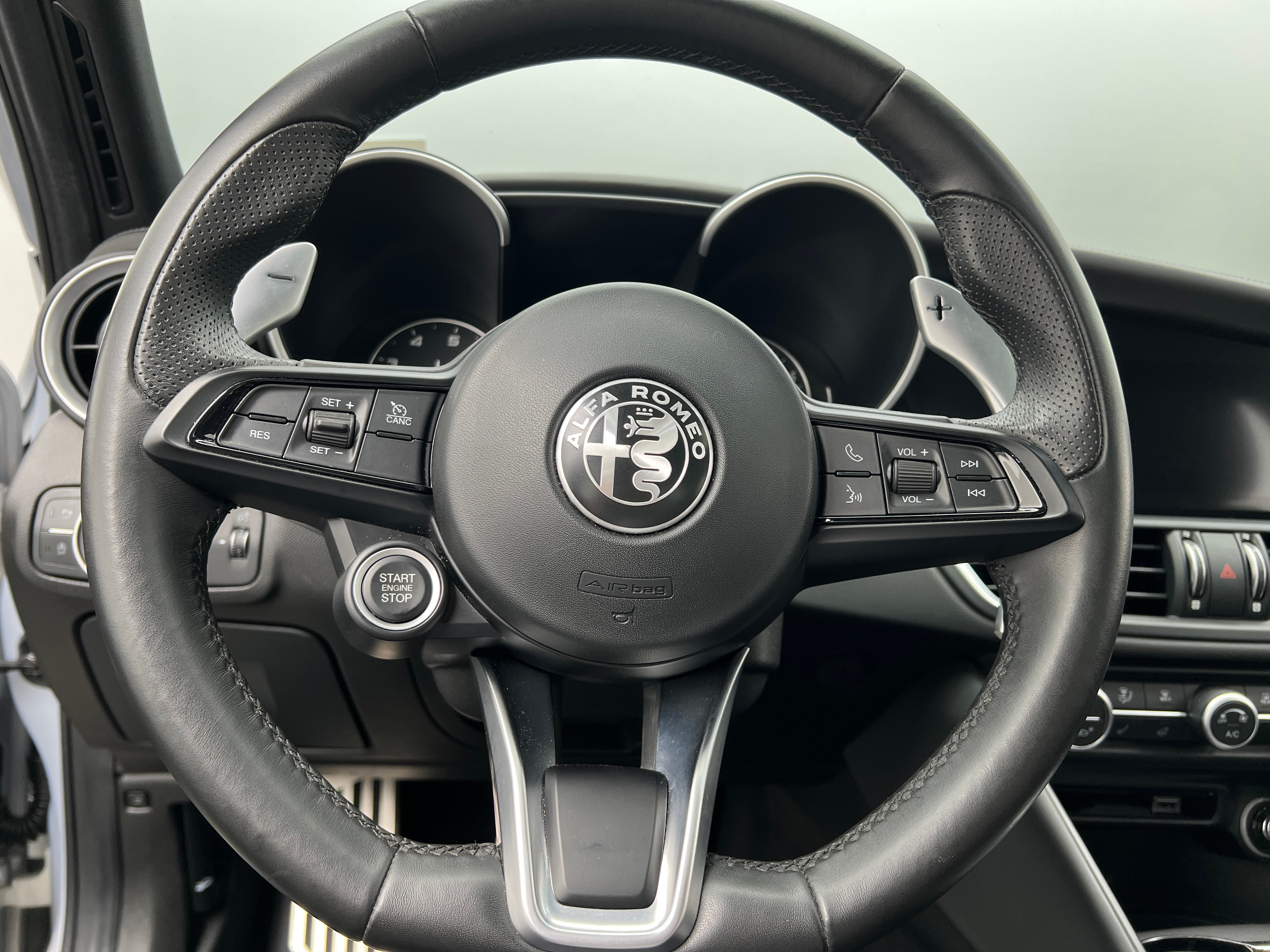 Thumbnail: 2020 Alfa Romeo Giulia - 4