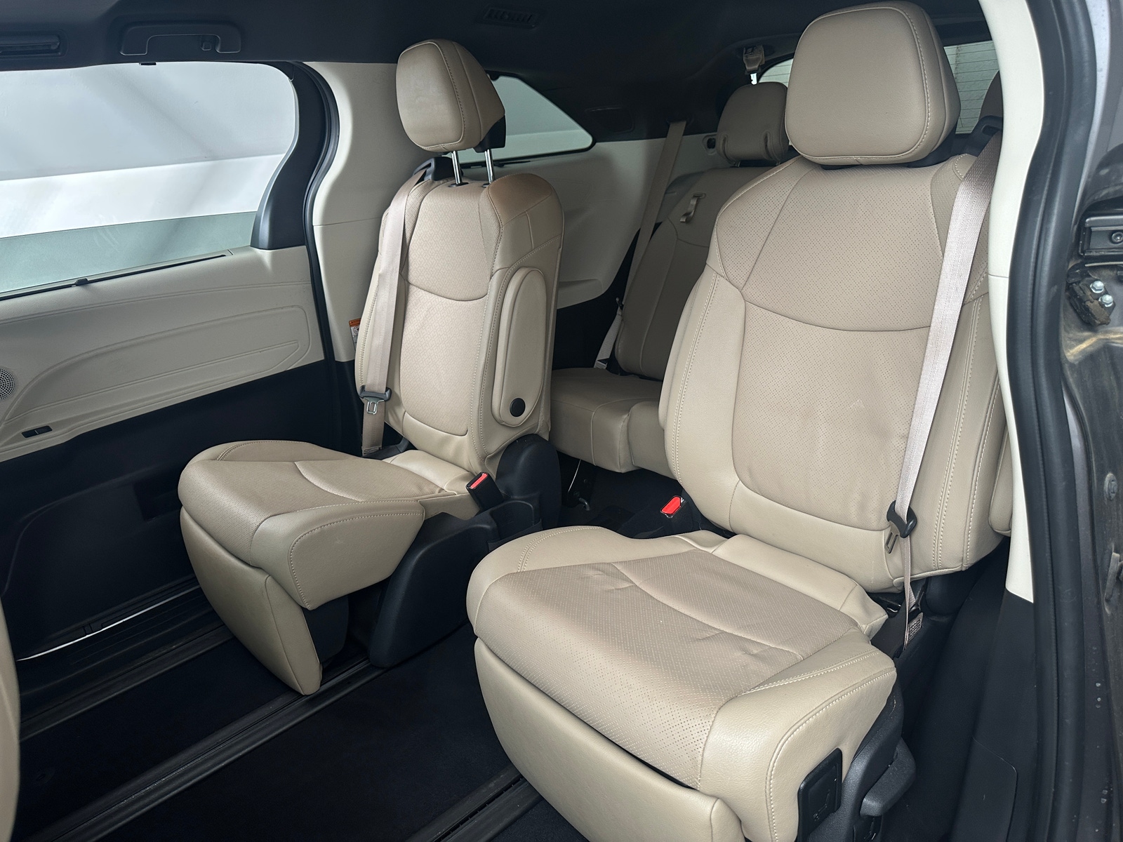 Thumbnail: 2022 Toyota Sienna - 5
