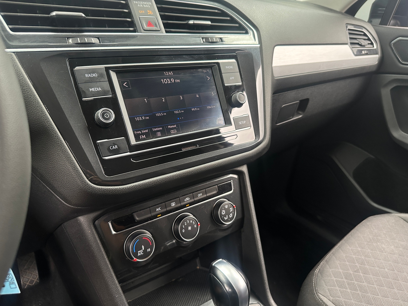 Thumbnail: 2018 Volkswagen Tiguan - 4