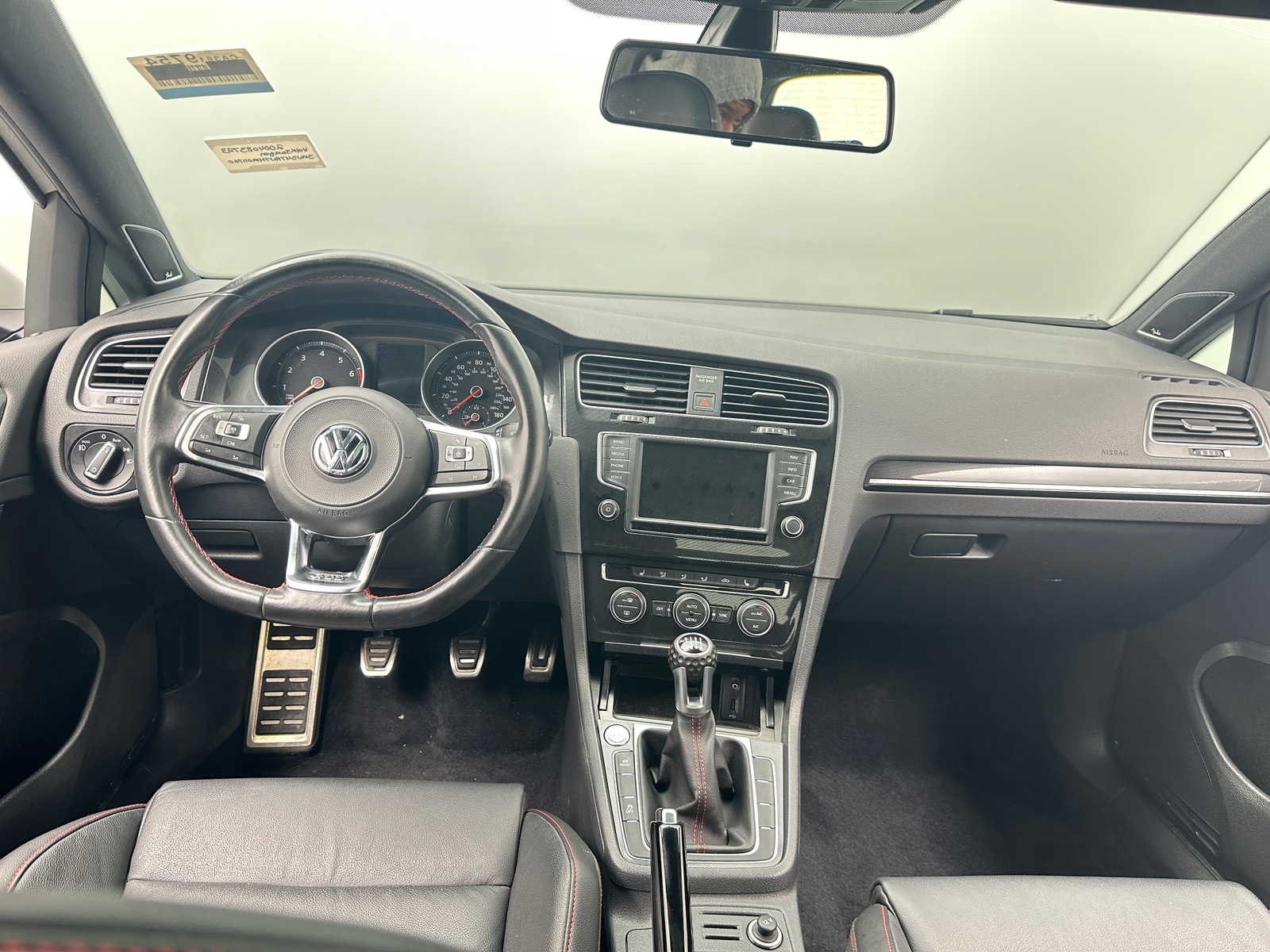 Thumbnail: 2017 Volkswagen Golf - 3