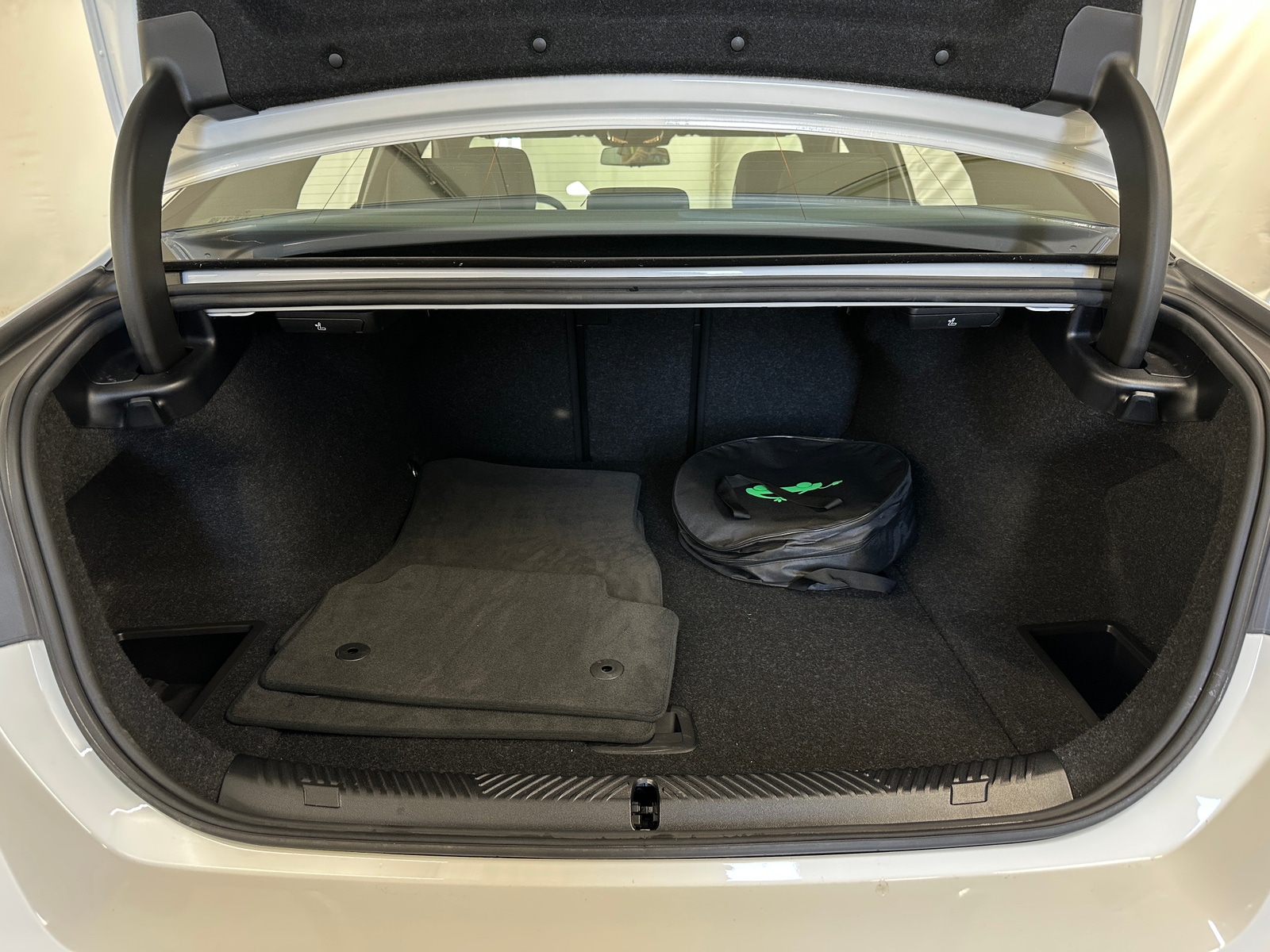 Thumbnail: 2025 BMW i5 - 6