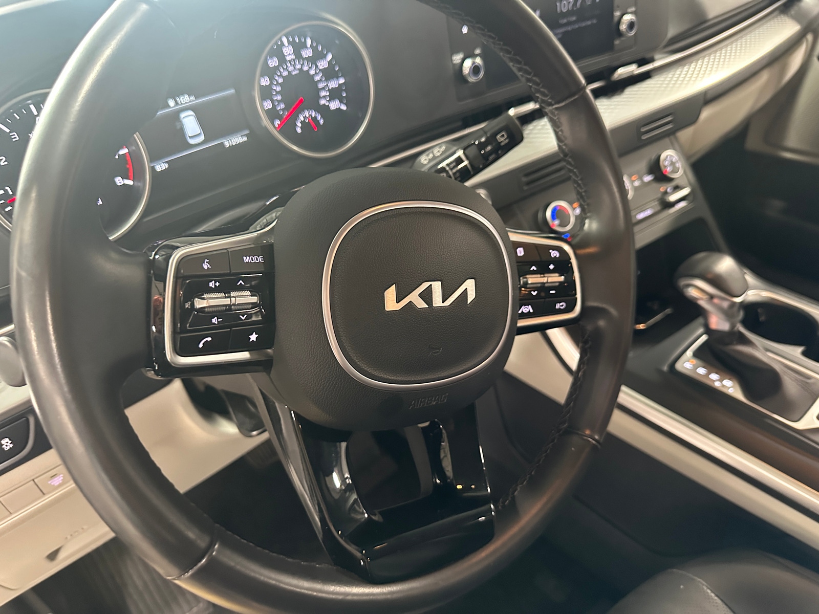 Thumbnail: 2023 Kia Carnival - 4