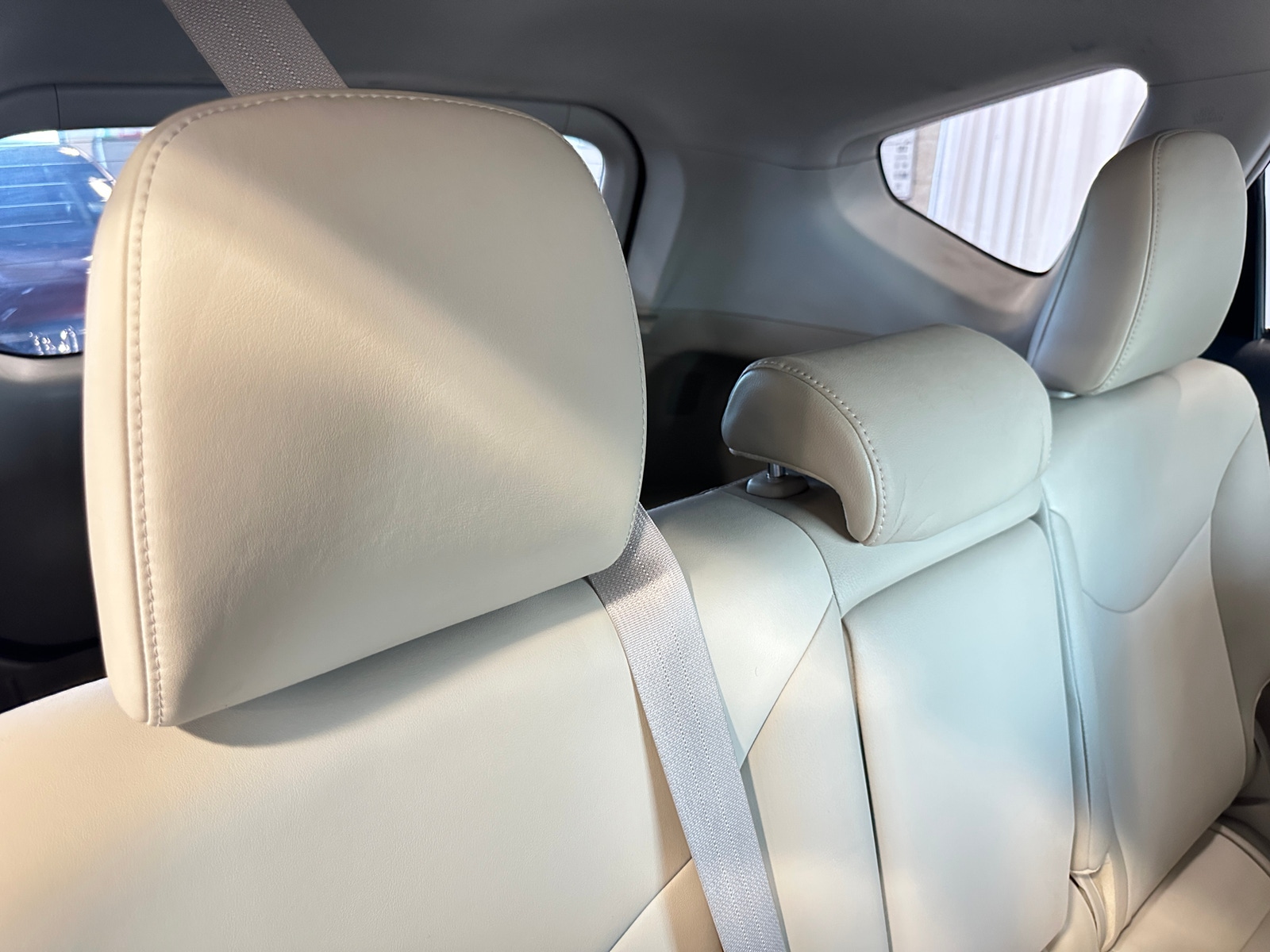 Thumbnail: 2015 Toyota Prius v - 5