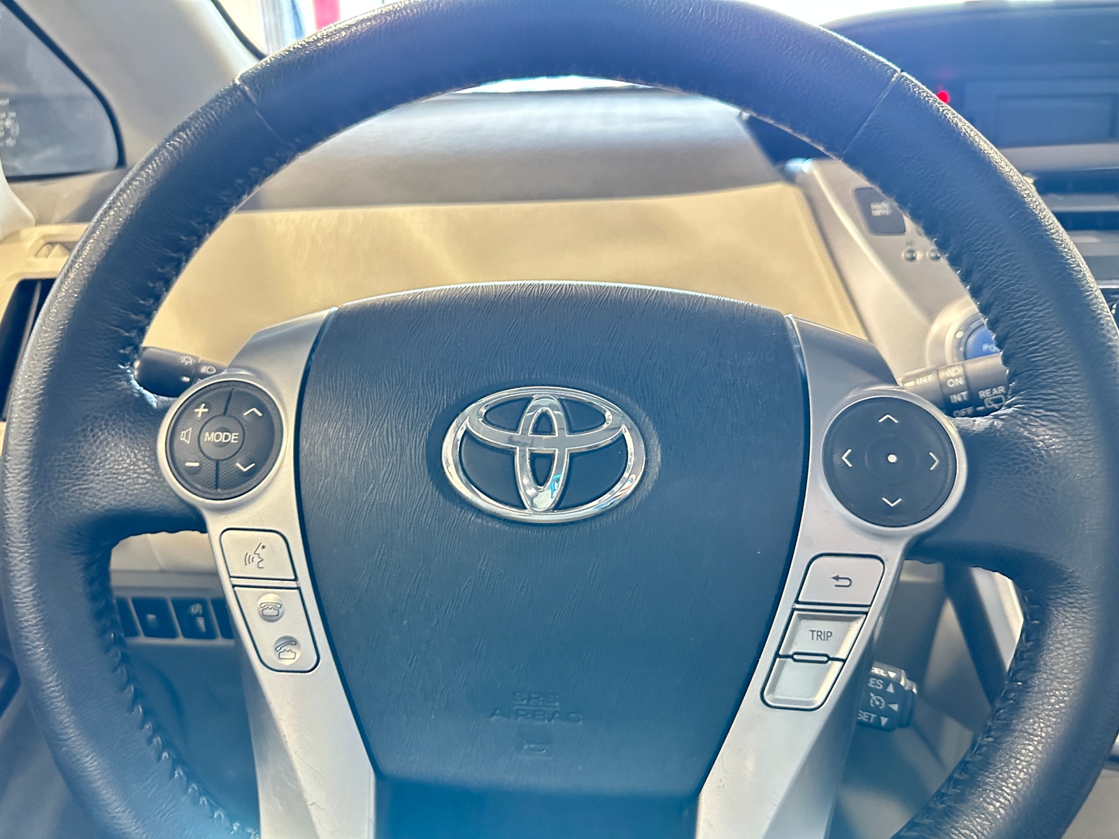 Thumbnail: 2015 Toyota Prius v - 4